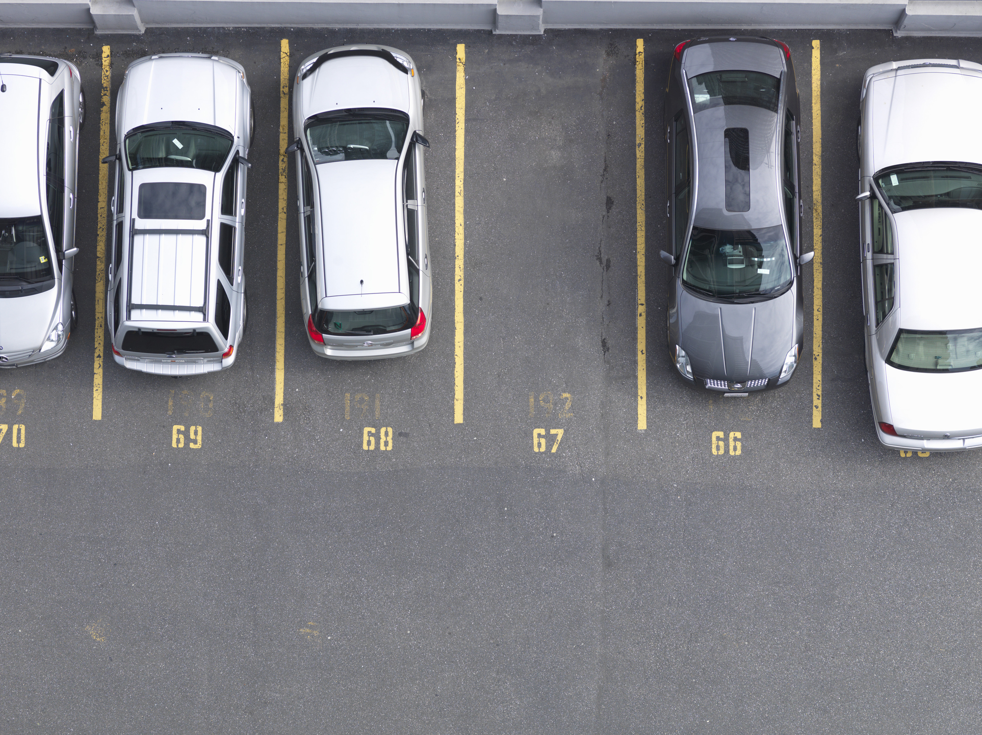 17 Parqueaderos deberán cumplir con los derechos de los consumidores.