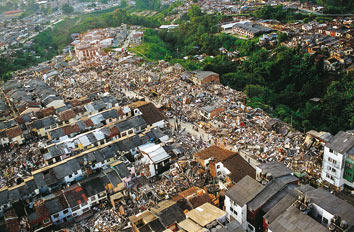 El 25 de enero de 1999, Armenia quedó semidestriuda por un terremoto que dejó más de 1.000 muertos y 5.000 heridos.