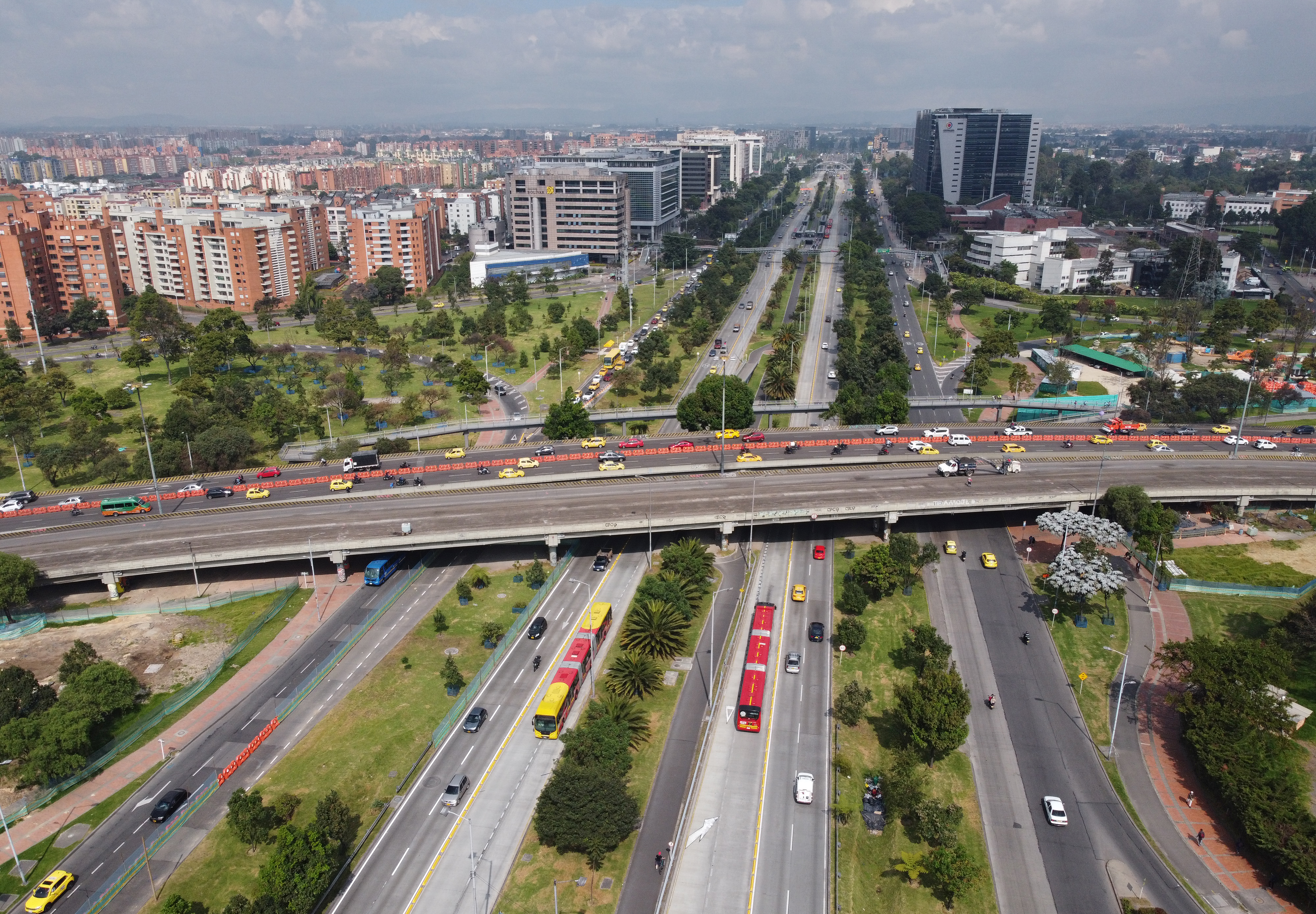 Obras en el puente de la avenida 68 con avenida el Dorado