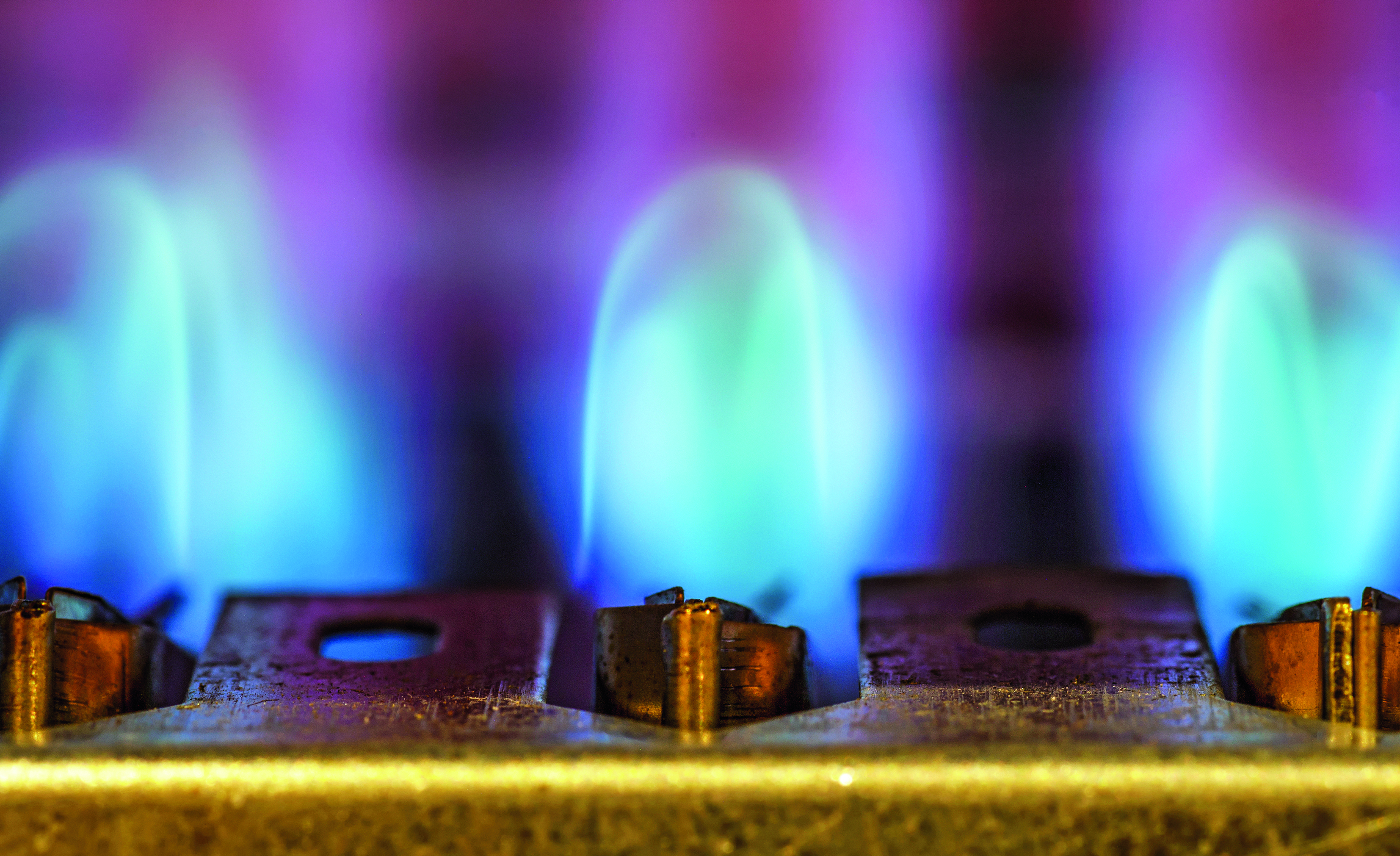 El país debe resolver un periodo de tres a cuatro años de escasez contractual de gas natural y la importación es la solución temporal ideal para cubrir requerimientos de suministro.