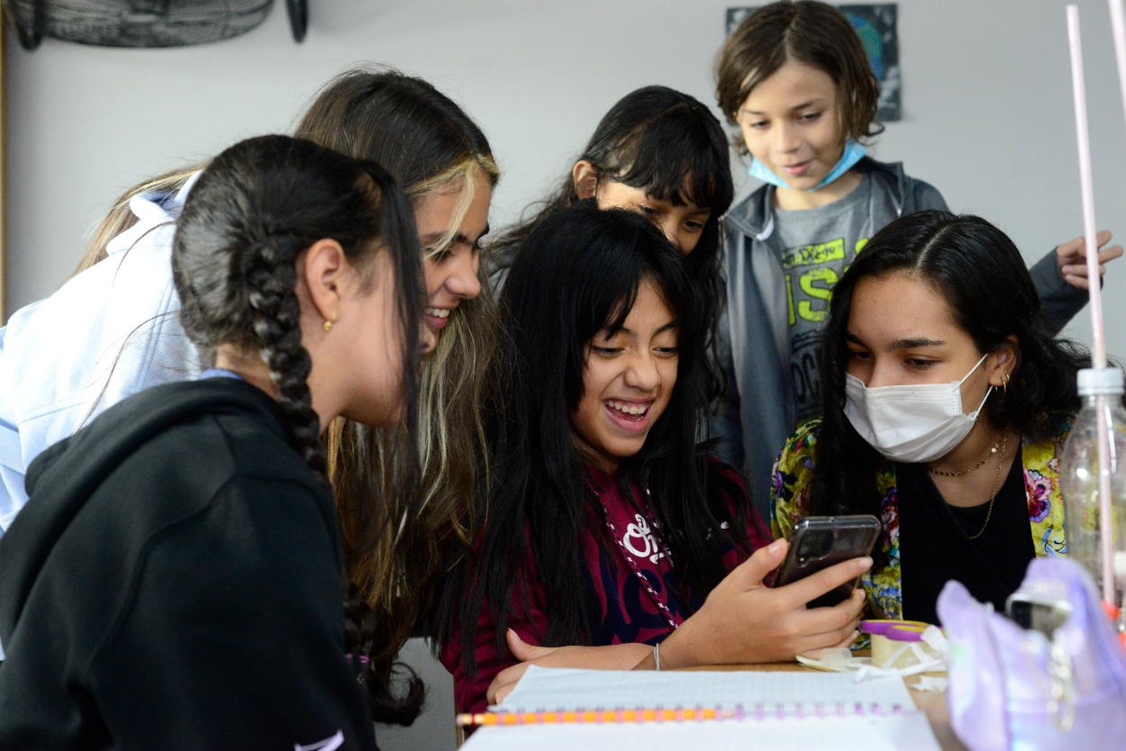 El colegio cultiva la creatividad, la curiosidad y el gozo por el aprendizaje en sus 1.400 estudiantes.