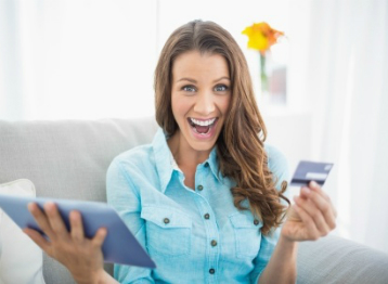 Entre los productos que más regalarán se ubican como primera opción ropa y calzado, en segundo lugar los artículos tecnológicos, le siguen los juguetes y llama la atención el incremento en el porcentaje de quienes obsequiarán bonos de regalo o dinero en efectivo.