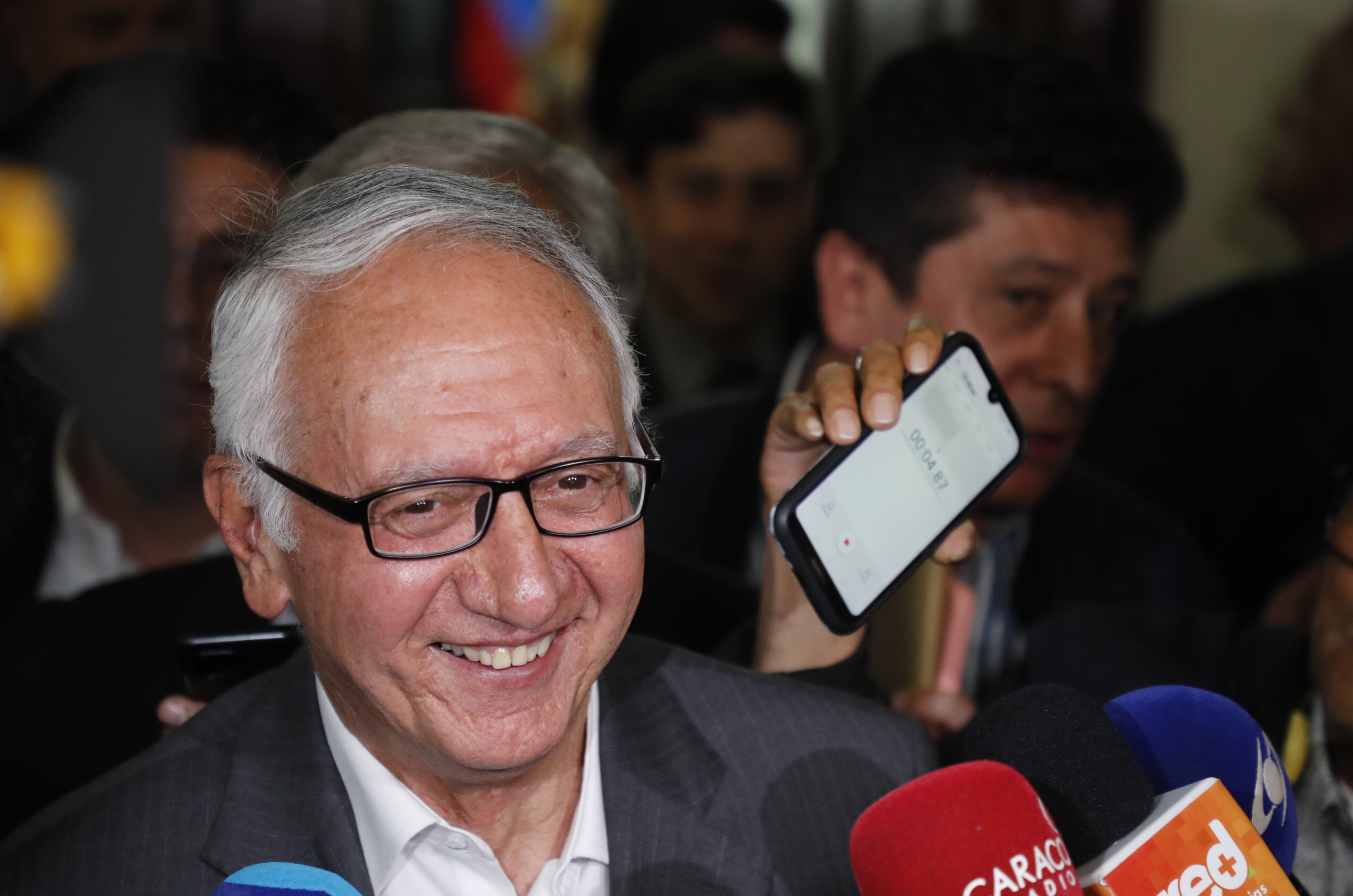 Debate Comisión Primera del Senado debate de control político sobre la escasez de medicamentos 
ministro de Salud Guillermo Alfonso Jaramillo
