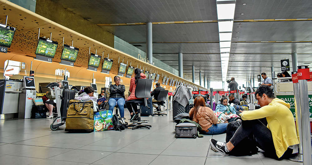  El transporte aéreo en Colombia sigue en medio de la incertidumbre, a la espera de que se resuelva de manera definitiva la solicitud de integración de Viva y Avianca.