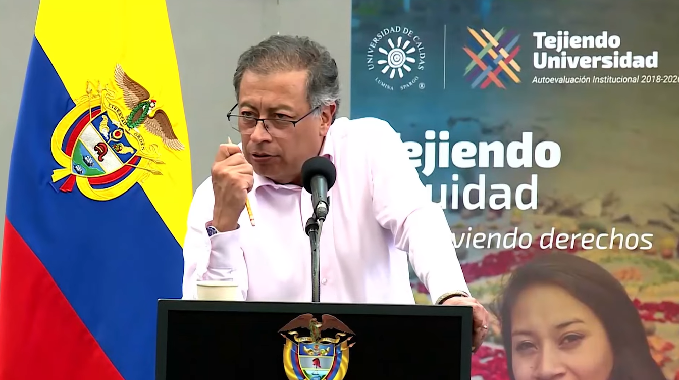 Gustavo Petro propuso llevar tejido humano colombiano a Marte.