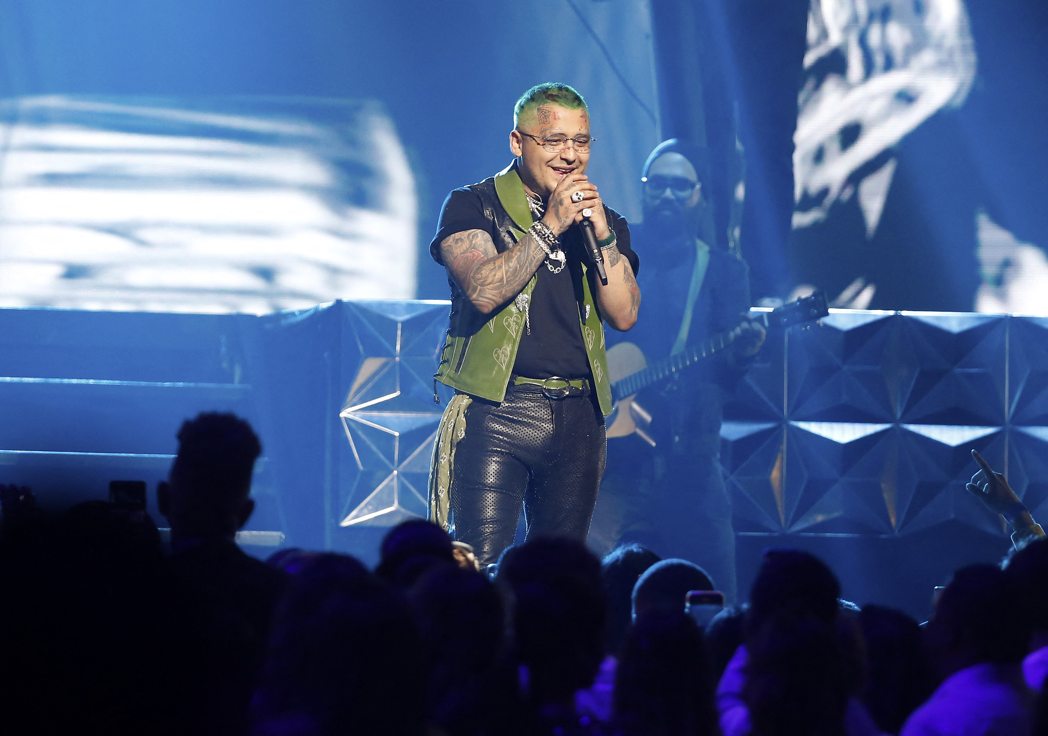 Christian Nodal se presenta en el escenario durante los Premios Tu Música Urbano 2022 el 23 de junio de 2022 en San Juan, Puerto Rico. (Foto de José R. Madera/GETTY IMAGES NORTH AMERICA/Getty Images vía AFP)