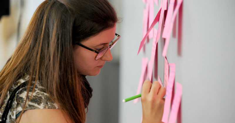 1. Ejecutivo de cuentas de publicidad: la industria precisa de la creatividad y del pragmatismo que caracteriza a la generación, dada la alta demanda y crecimiento de las empresas de consumo. Según datos de CareerCast, esta profesión gana en promedio US$115.750 anuales y se prevé que la industria crezca de aquí al 2022 un 12%.