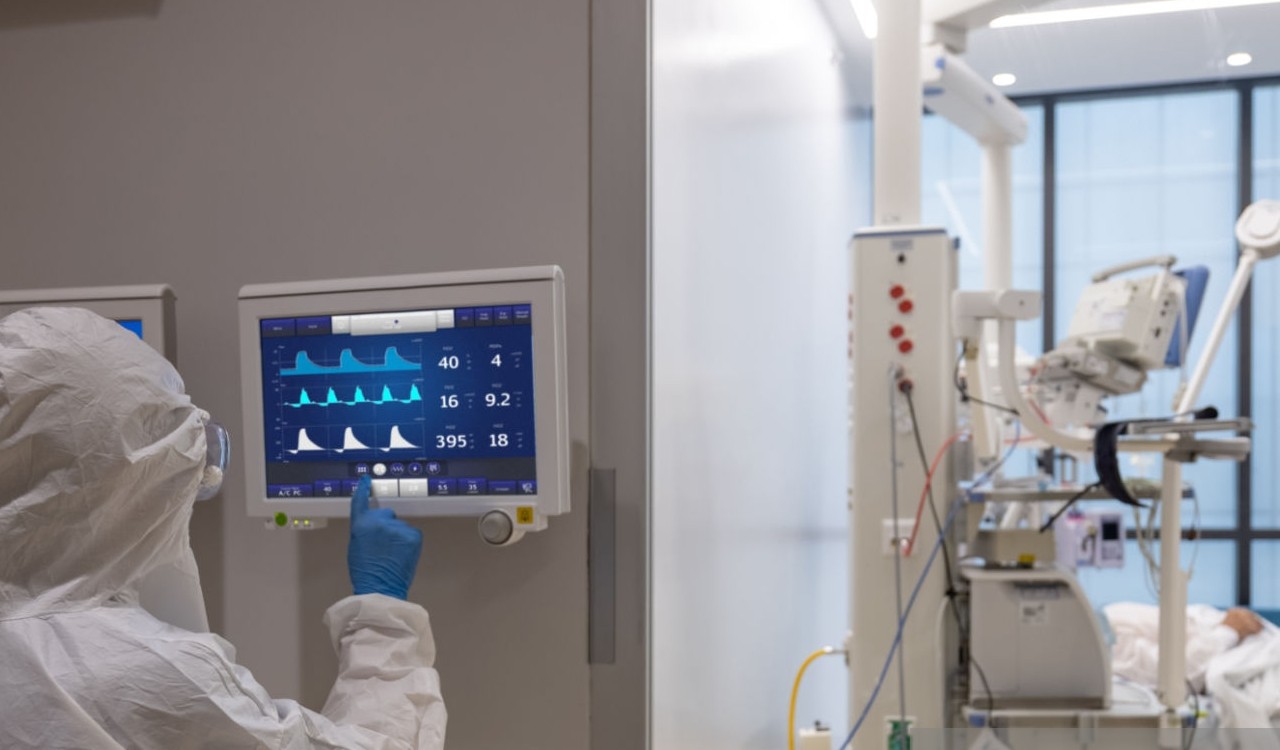 Según la OMS está variante podría con llevar a un “mayor riesgo de re infección” según las primeras evidencias científicas.