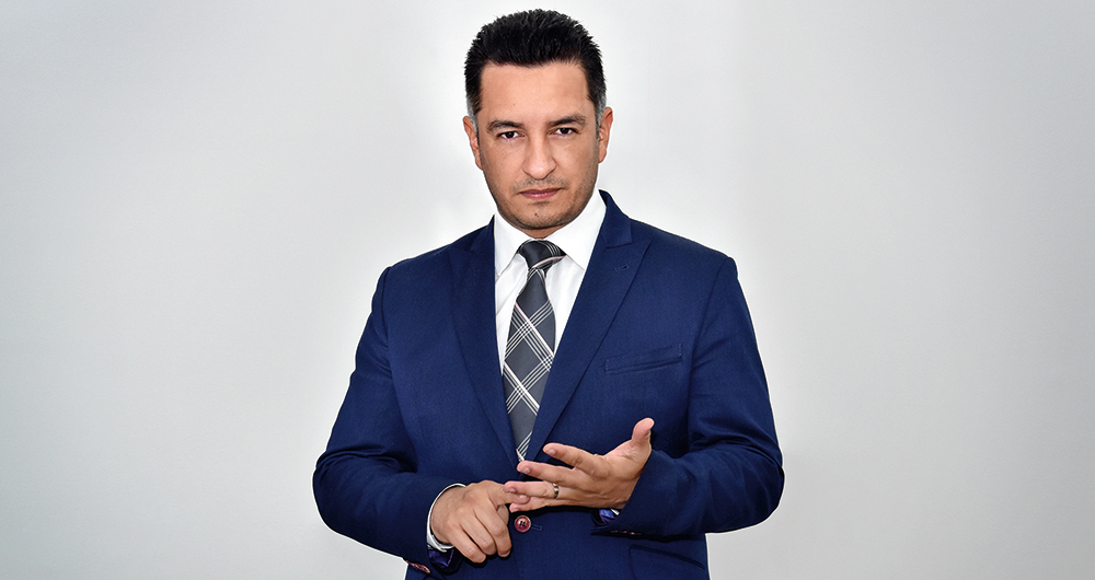    El secretario de Transparencia, Andrés Idárraga, investigó los contratos de Urrutia antes de dejar el cargo.