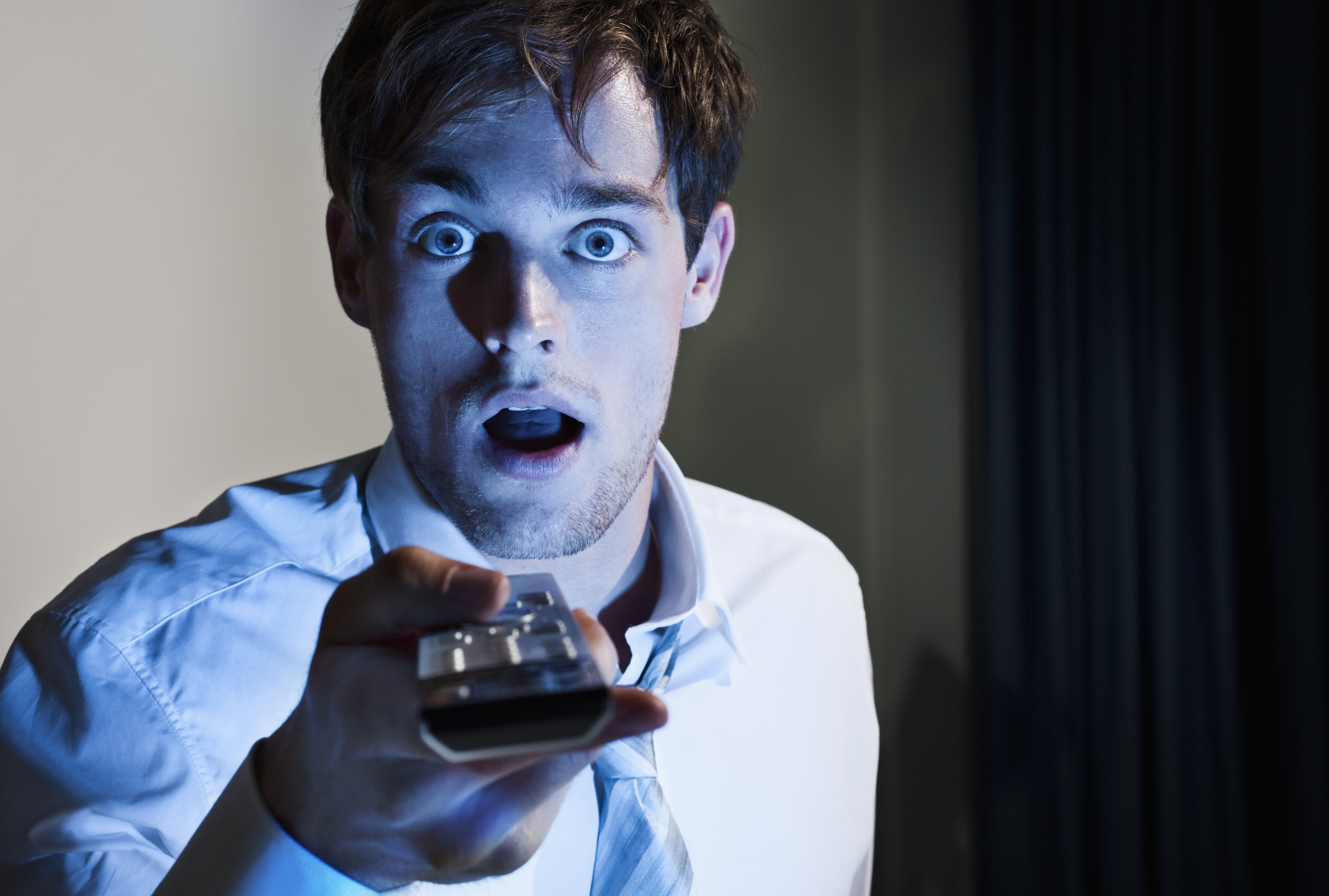 Ver tv por horas podría afectar la reproducción de espermatozoides, ¿por que? Foto: Getty Images.