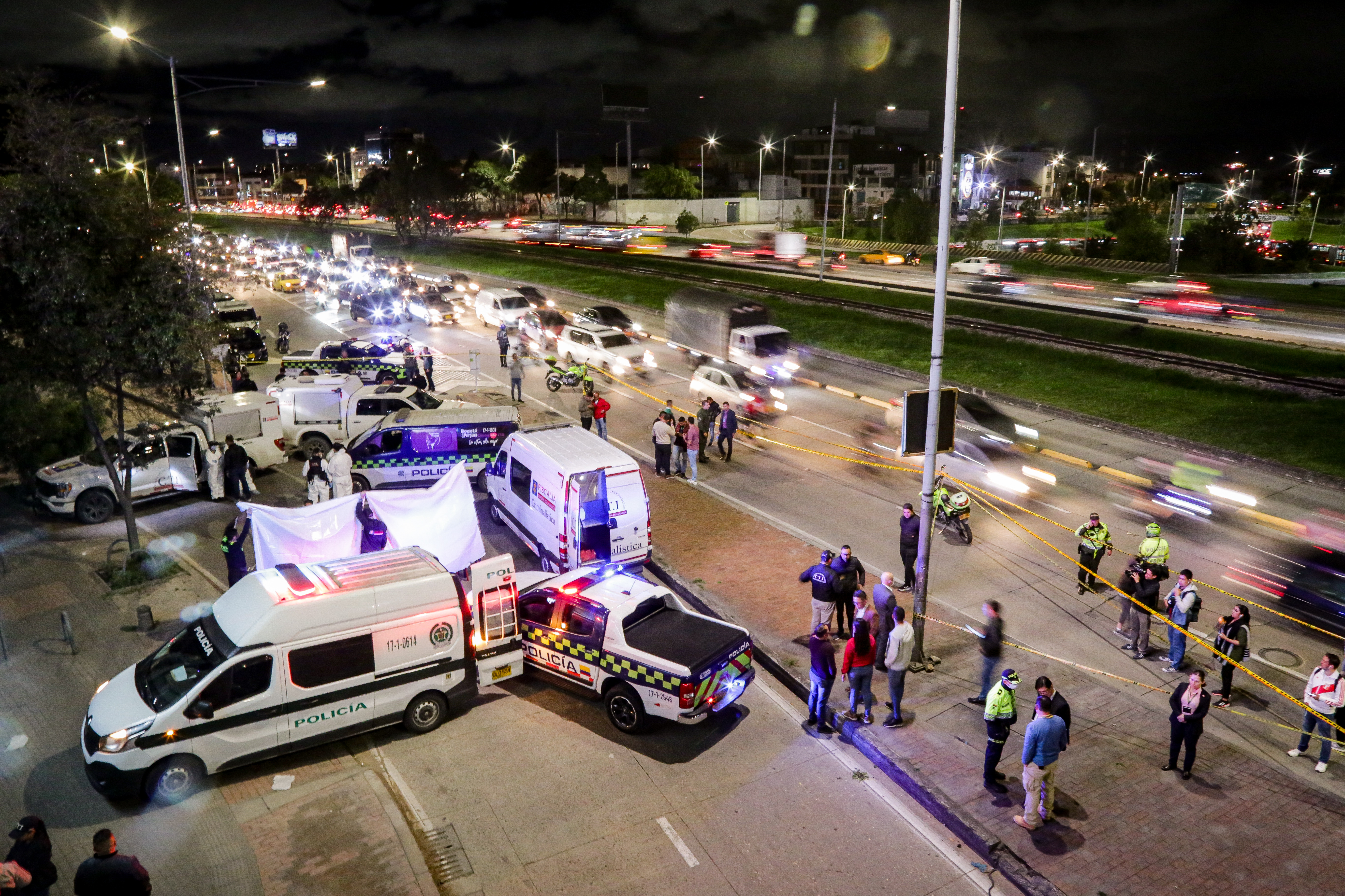 El director de la cárcel La Modelo, de Bogotá,  fue asesinado por un disparo el jueves. Había recibido amenazas de muerte y no tenía ningún esquema de seguridad ni vehículo blindado, así como la mayoría de los funcionarios del Inpec, 27 de ellos directivos.