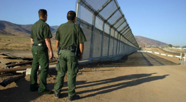 El desierto de Sonora es uno de los más grandes e inhóspitos del mundo. 
También uno de los más peligrosos.