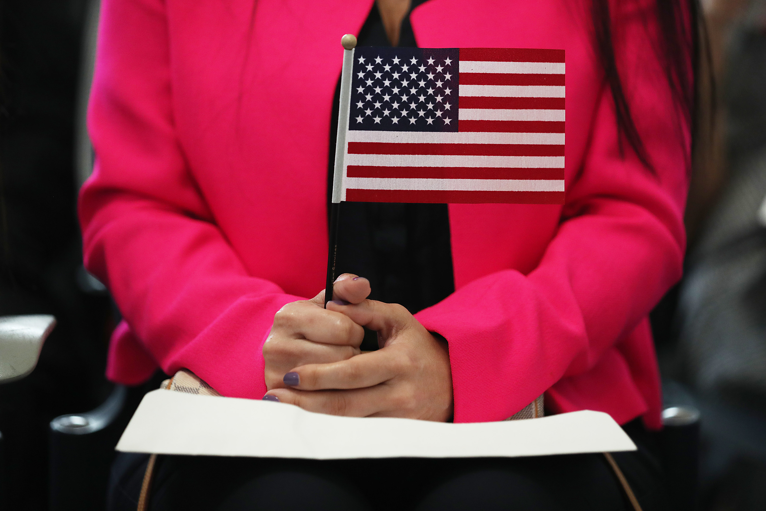 Tras 5 años de haber obtenido su residencia permanente puede aplicar a la ciudadanía