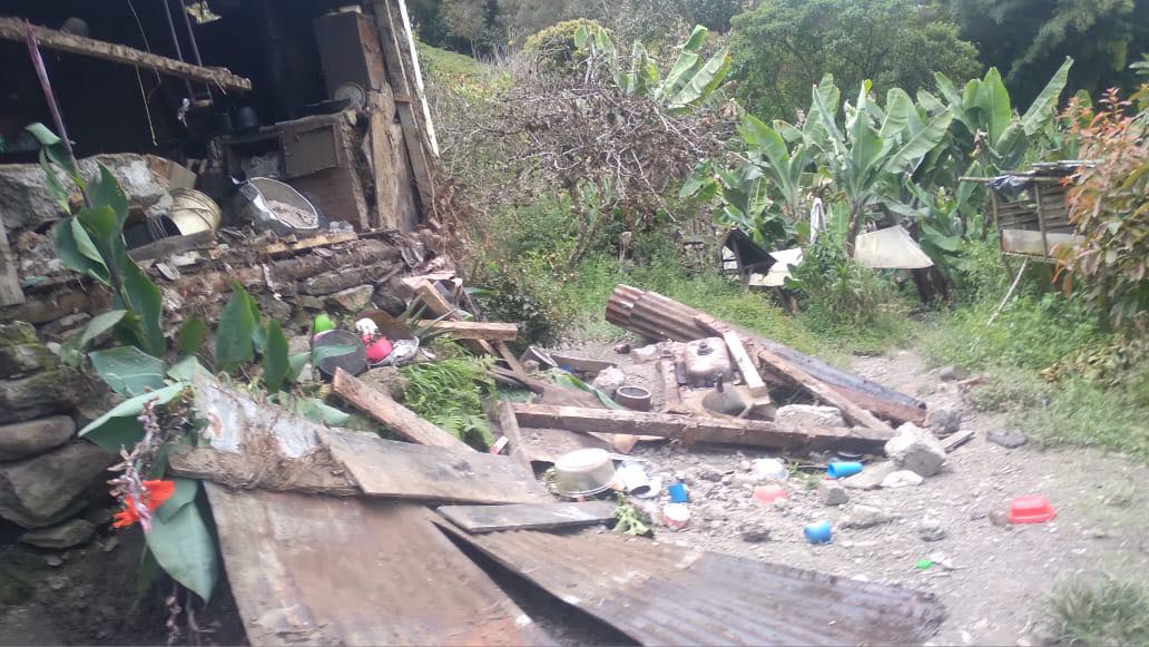 Imágenes de casas destruidas.