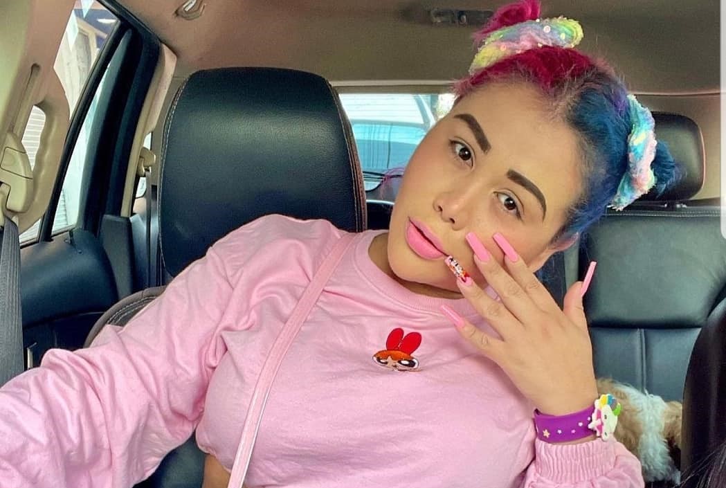 A Yina Calderón le gusta pintarse el pelo de colores vivos, pero eso parece que acabó.