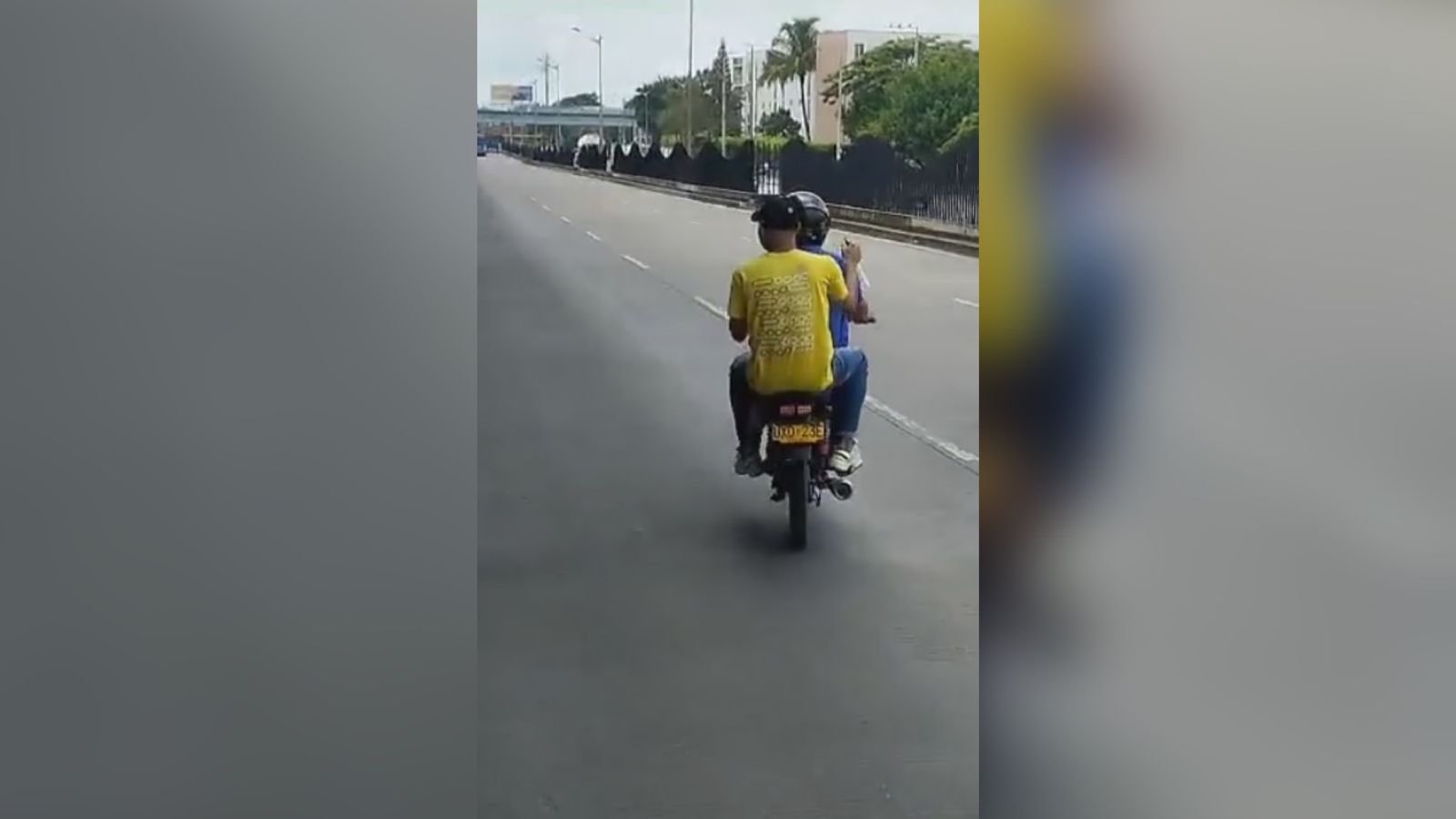 Ladrones en moto en la terminal Calipso del MIO.