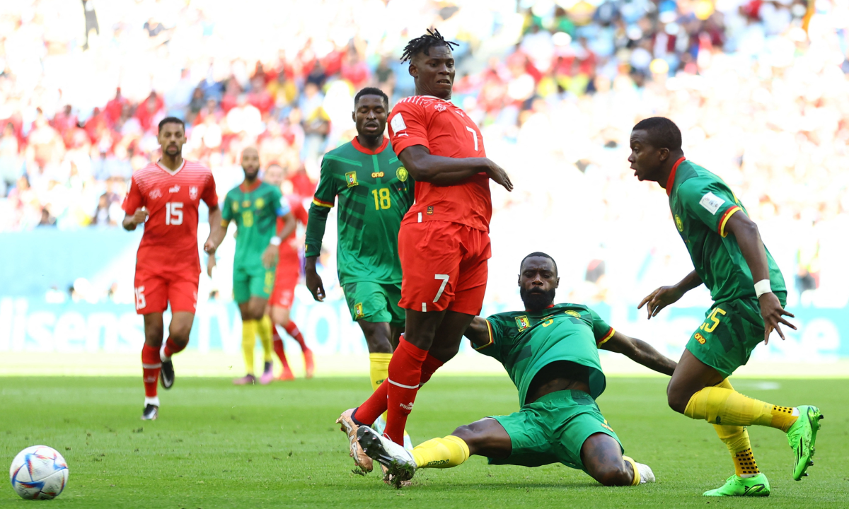 Soccer Football - FIFA World Cup Qatar 2022 - Group G - Switzerland v Cameroon - Al Janoub Stadium, Al Wakrah, Qatar - November 24, 2022 Switzerland's Breel Embolo in action with Cameroon's Nicolas Nkoulou and Nouhou Tolo REUTERS/Hannah Mckay