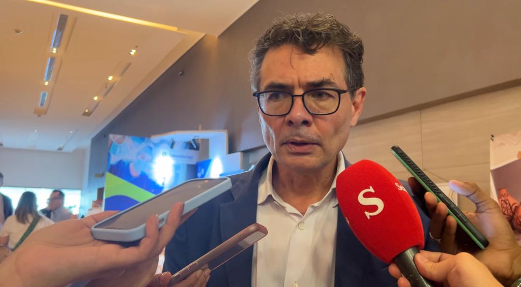 Alejandro Gaviria en el congreso de Gestarsalud.