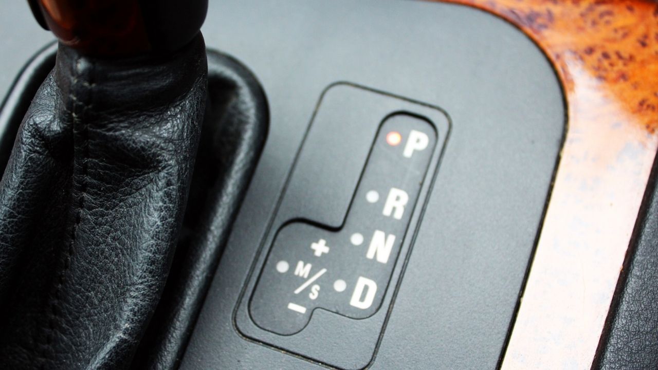 Los carros automáticos han revolucionado la forma en que las personas conducen al proporcionar una conducción cómoda y eficiente.