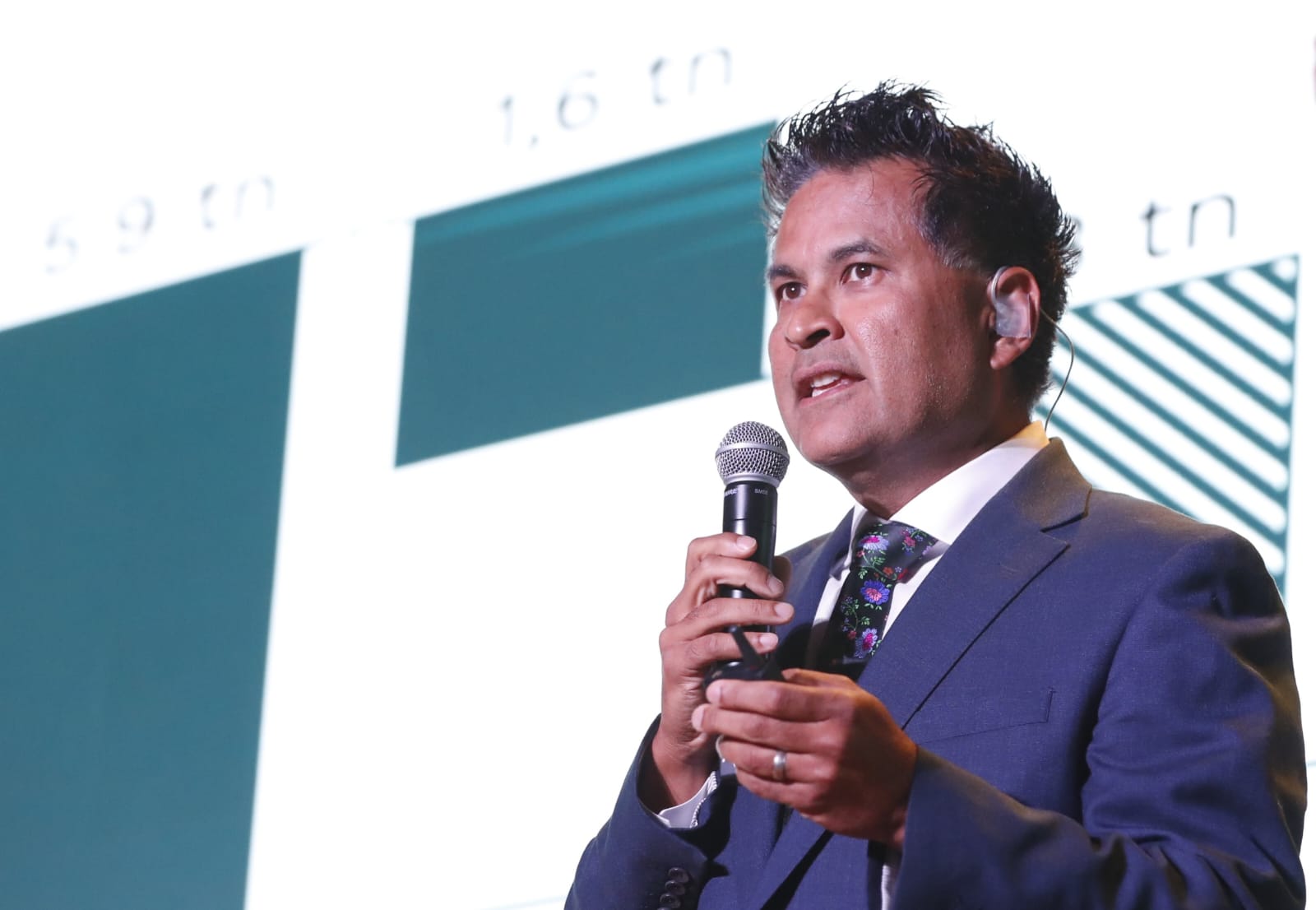 Ian de Cruz, director de Alianzas, innovación e Inversión del World
Resources Institute, explica las bases para que economías emergentes como la colombiana obtengan inversión y potencie a las pequeñas y medianas empresas.