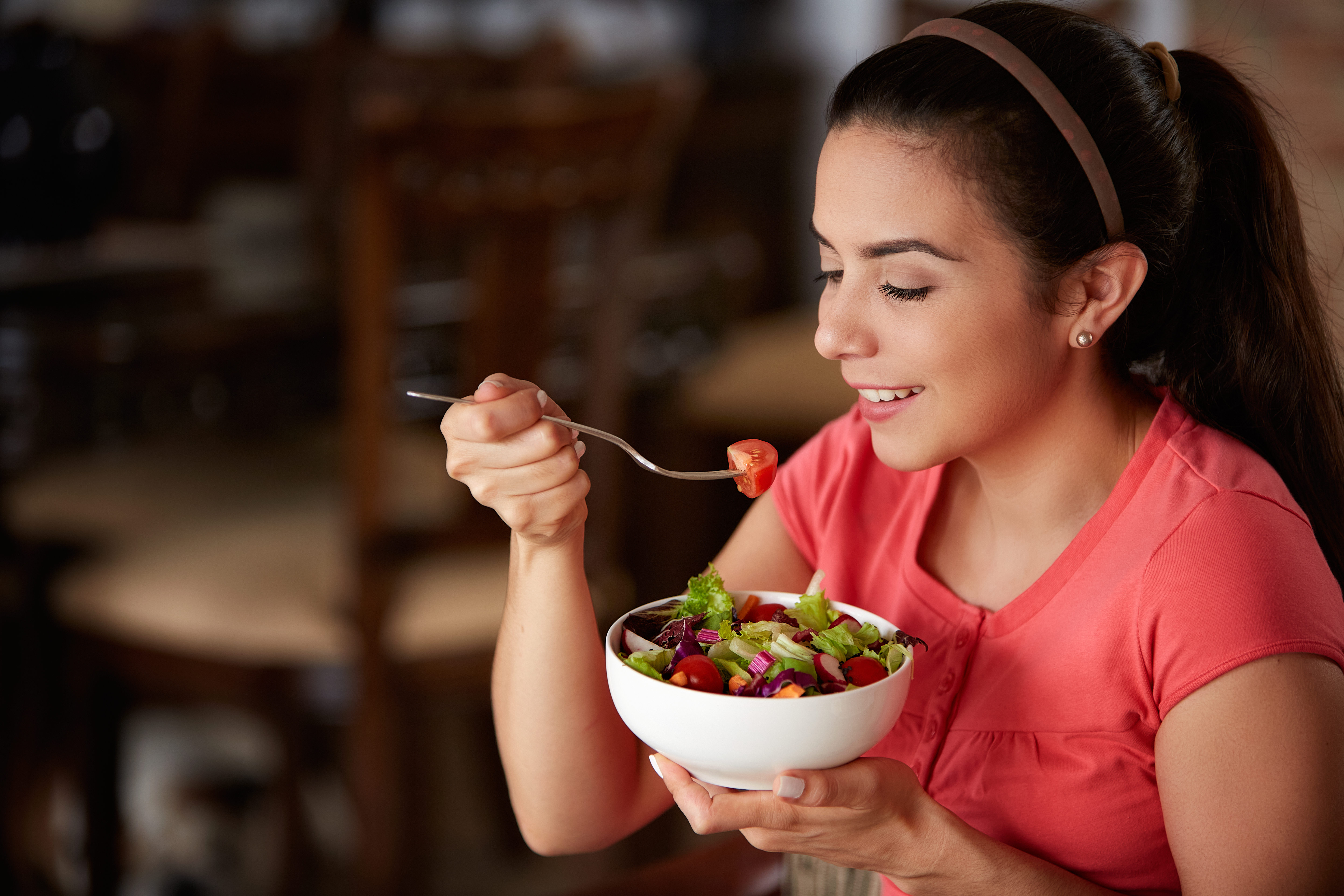 Las frutas y algunas verduras son ricas en fibra. Foto: Getty Images.