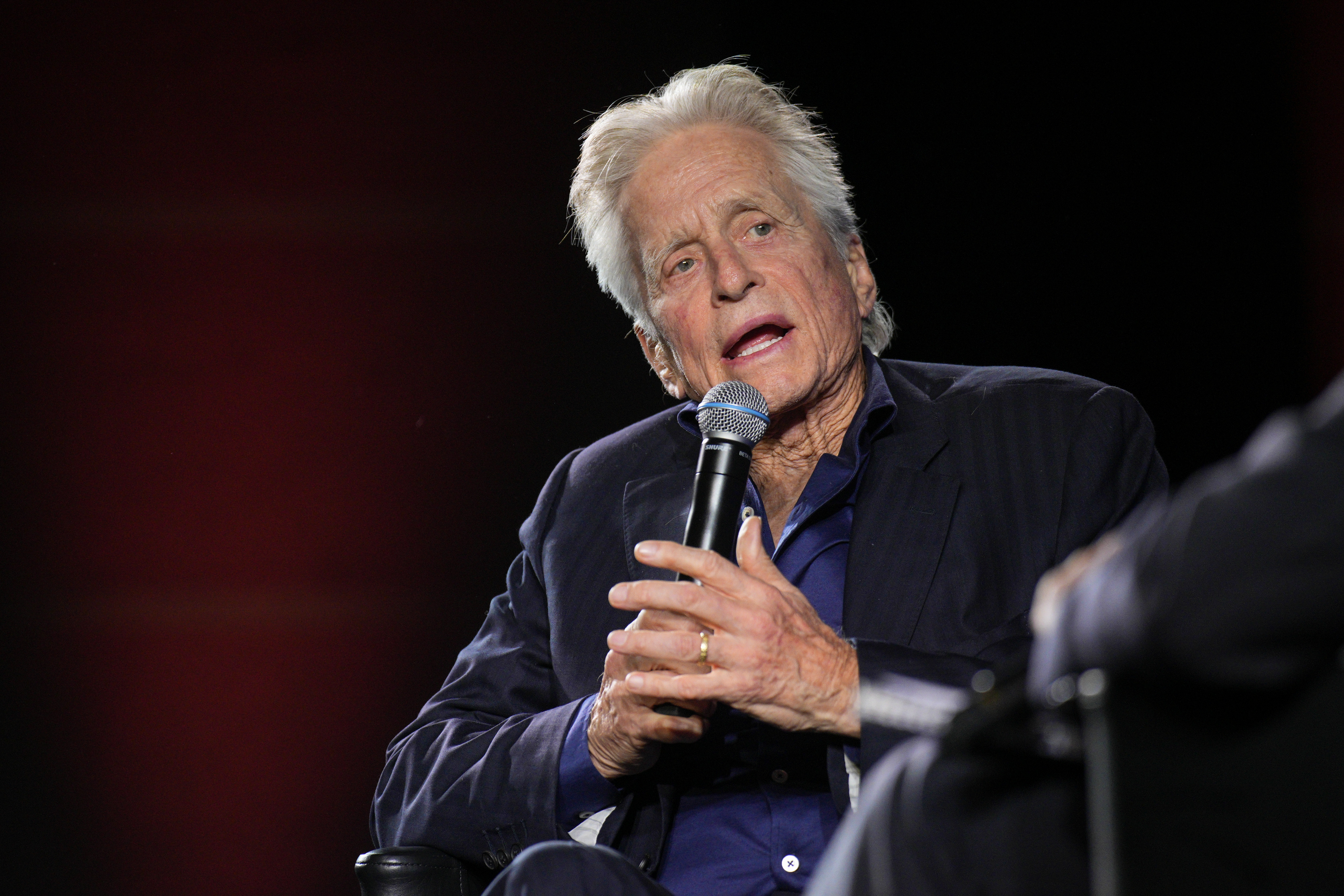 Michael Douglas habla de las escenas de sexo en Bajos instintos