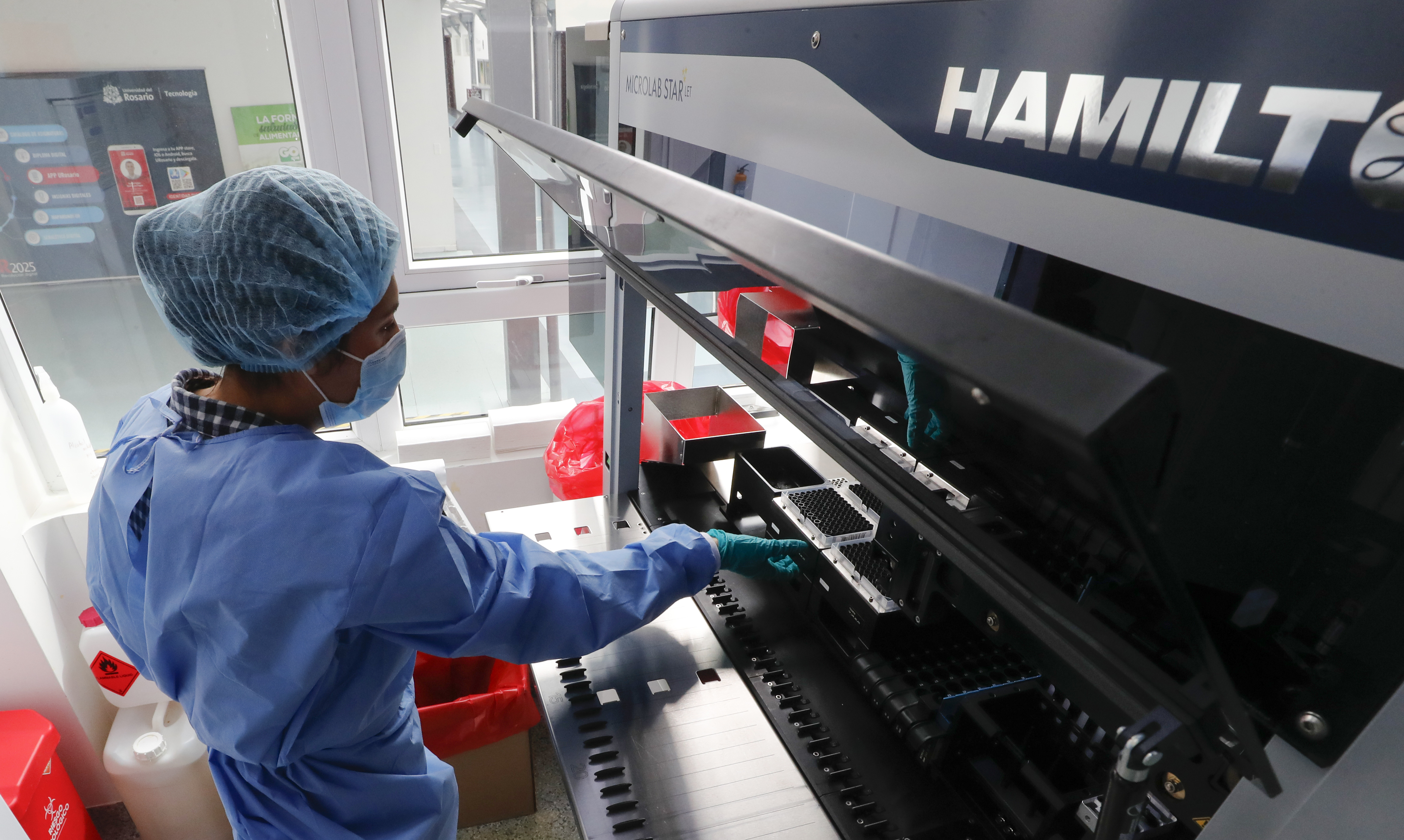 robot de marca Hamilton que procesa  mil muestras diarias de COVID-19
Laboratorio de Microbiología de la Universidad del Rosario que actualmente está procesando pruebas diagnósticas de COVID 19 en el país
Bogota agosto 5 del 2020
Foto Guillermo Torres Reina / Semana
