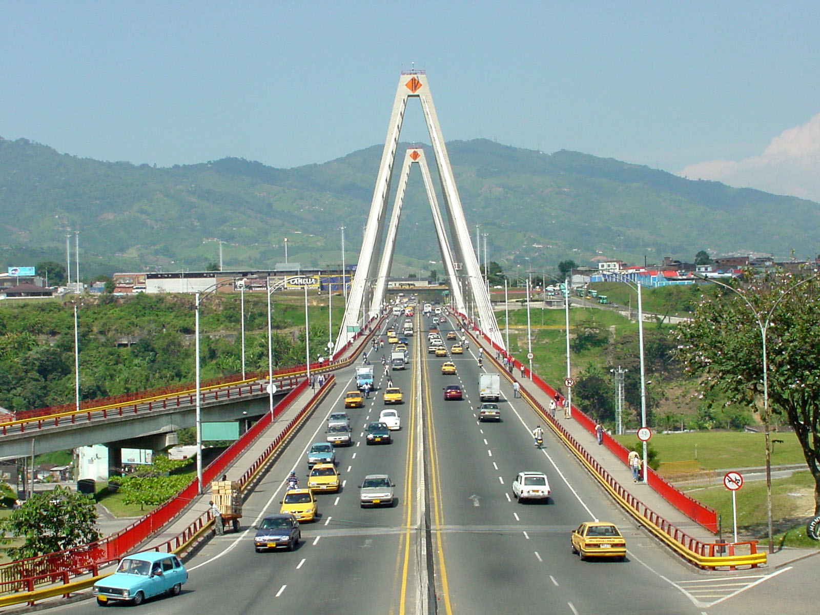 El pico y placa se aplica en dos horarios de lunes a viernes