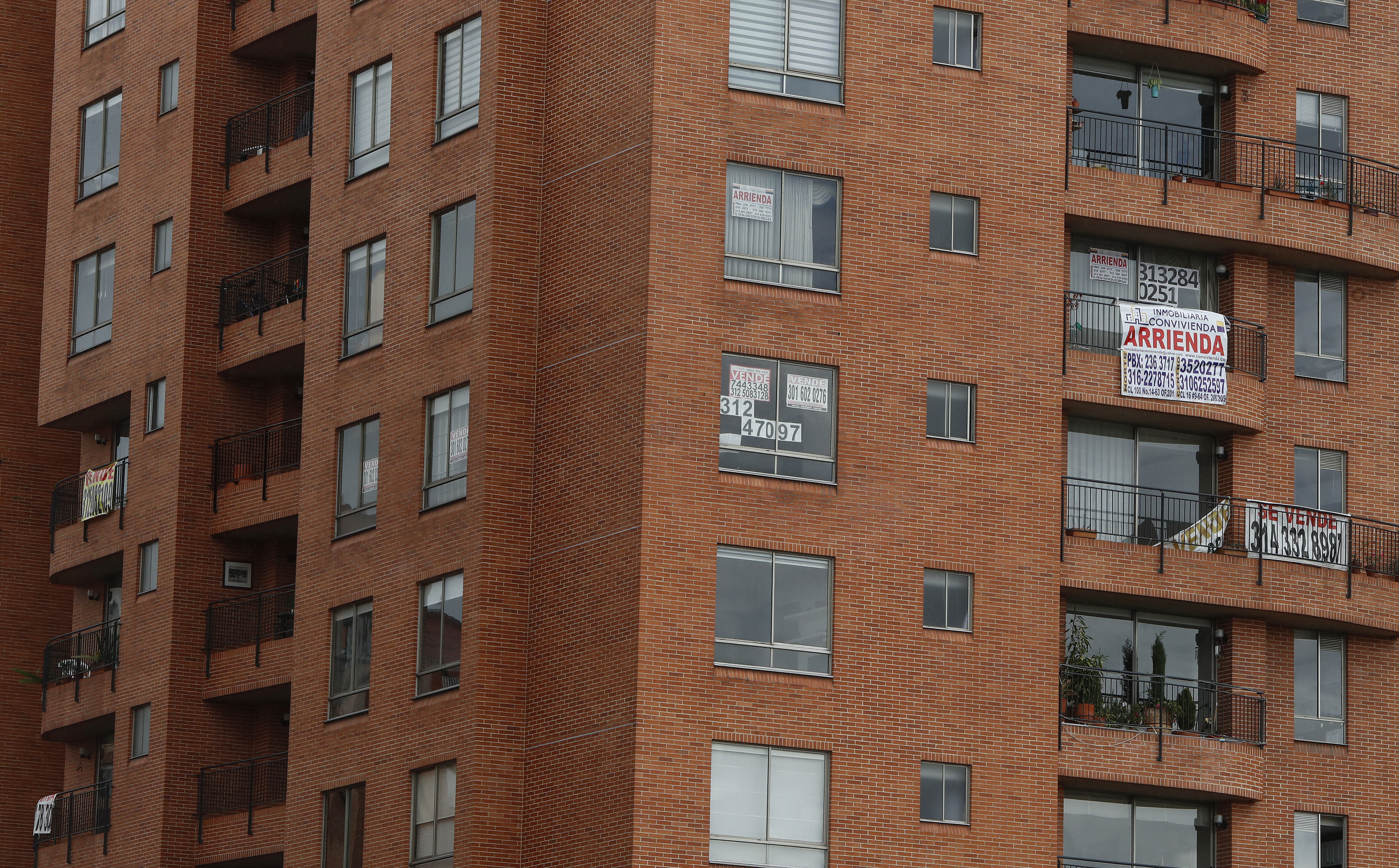 avenida Suba  con  calle 119 Se vende o se arrienda finca raiz crisis del mercado inmobiliario a causa de la pandemia del Coronavirus 
Bogota sept 14 del 2020
Foto Guillermo Torres Reina / Semana