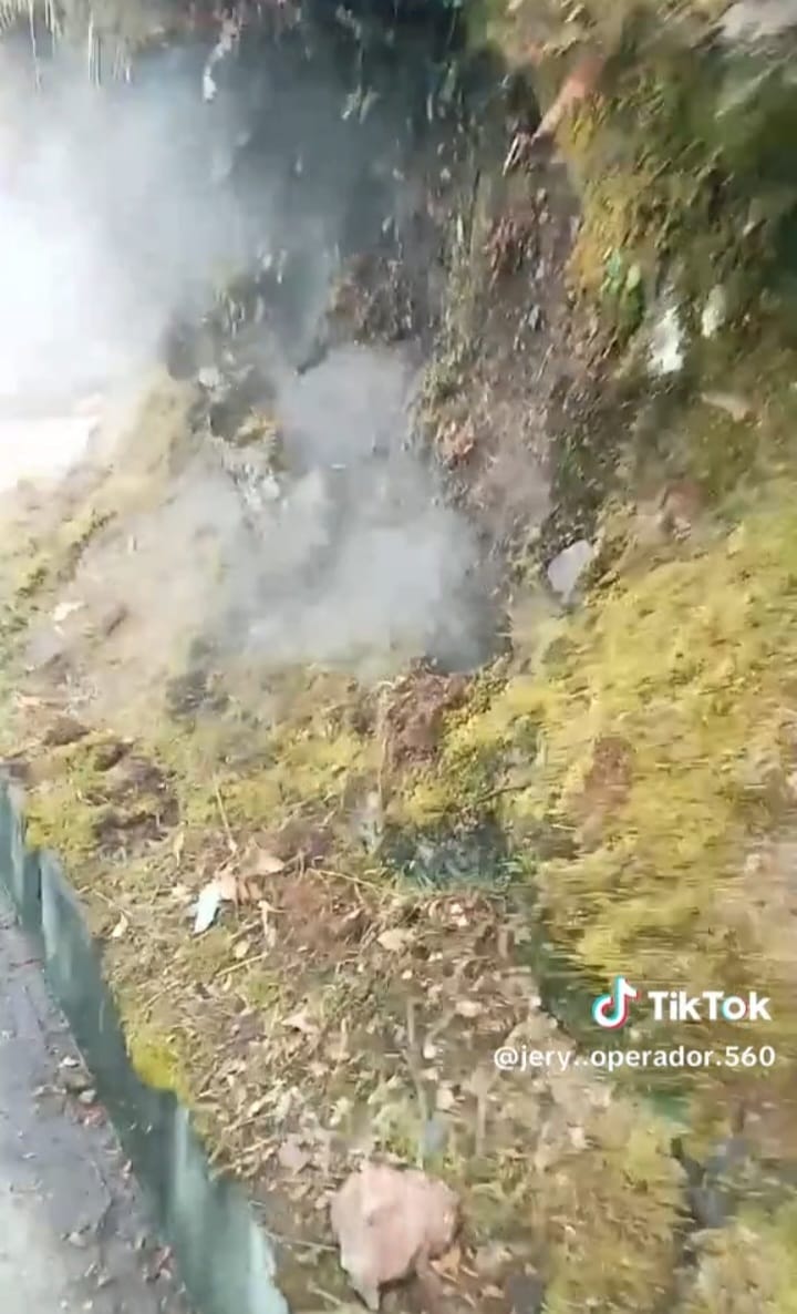 La montaña es conocida como Cerro Bravo y está ubicada antes del Alto de Letras