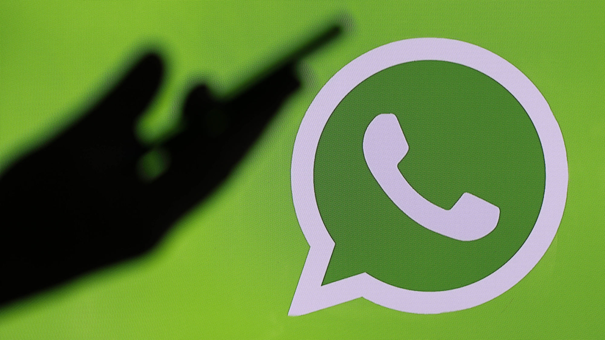 Cómo enviar fotos y videos con el bloqueo de visualización única desde  WhatsApp Web?