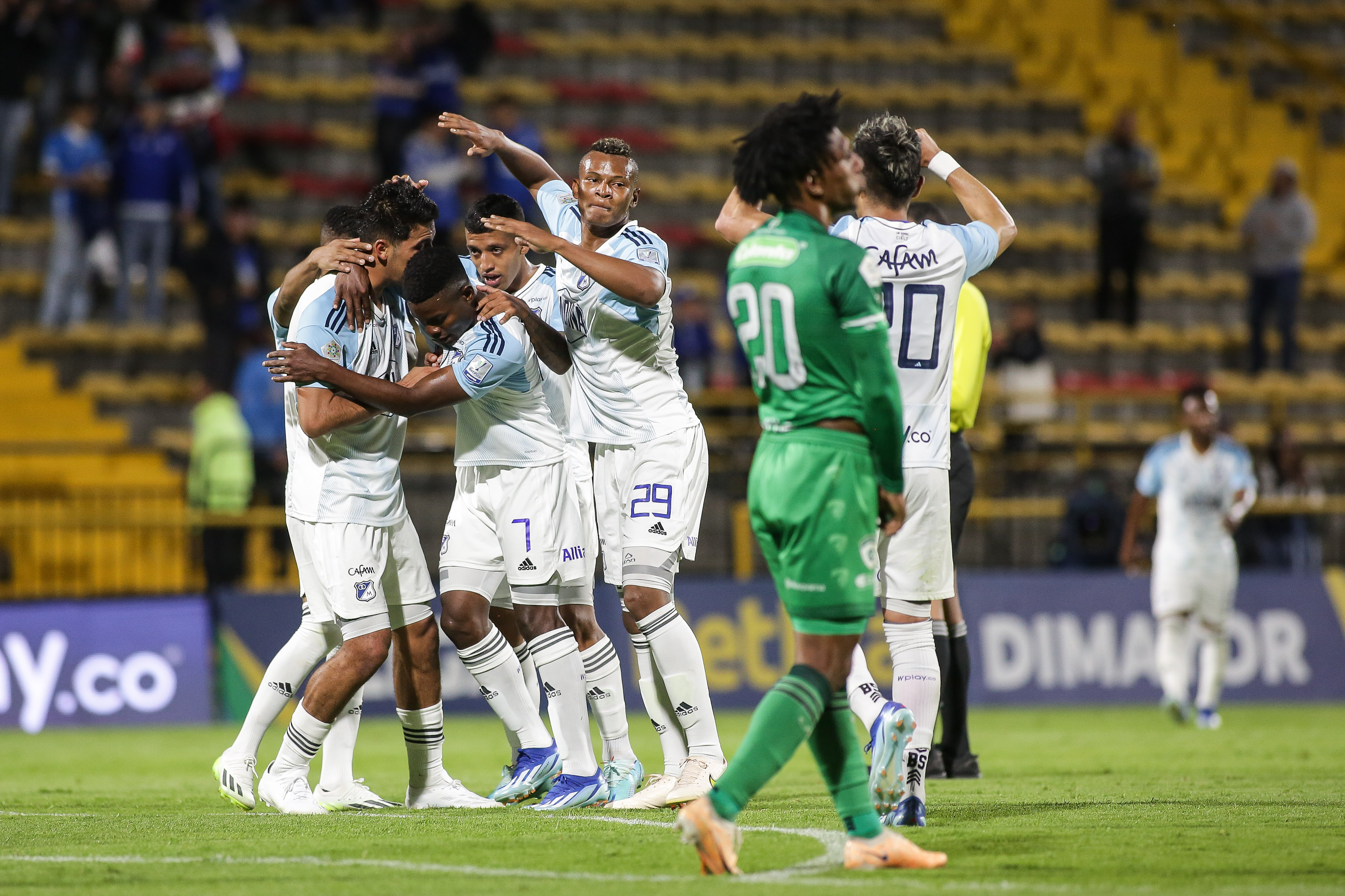 Una de las estrellas abandonaría a institución azul y 'colgaría los guayos'.