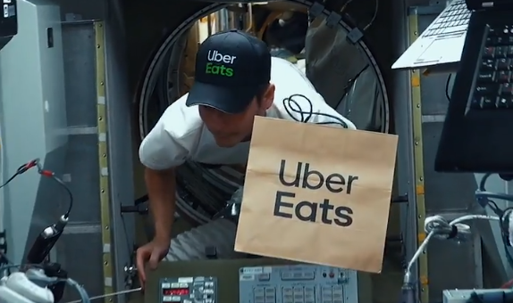 Uber Eats entrego un domicilio en una nave aeroespacial.