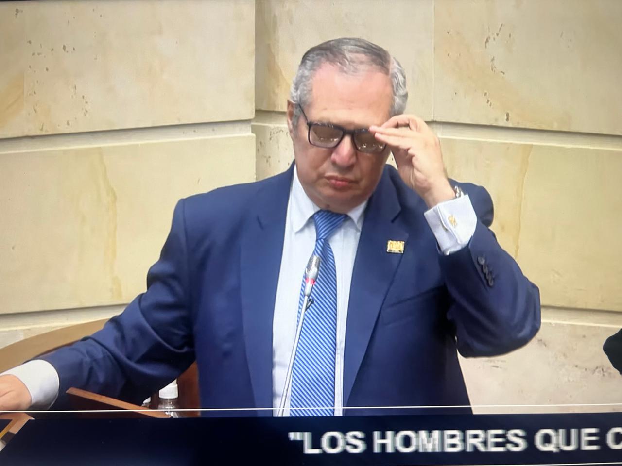 Durante su discurso, Name se mostró reflexivo y en algunos momentos hizo pausas prolongadas para evitar el llanto.