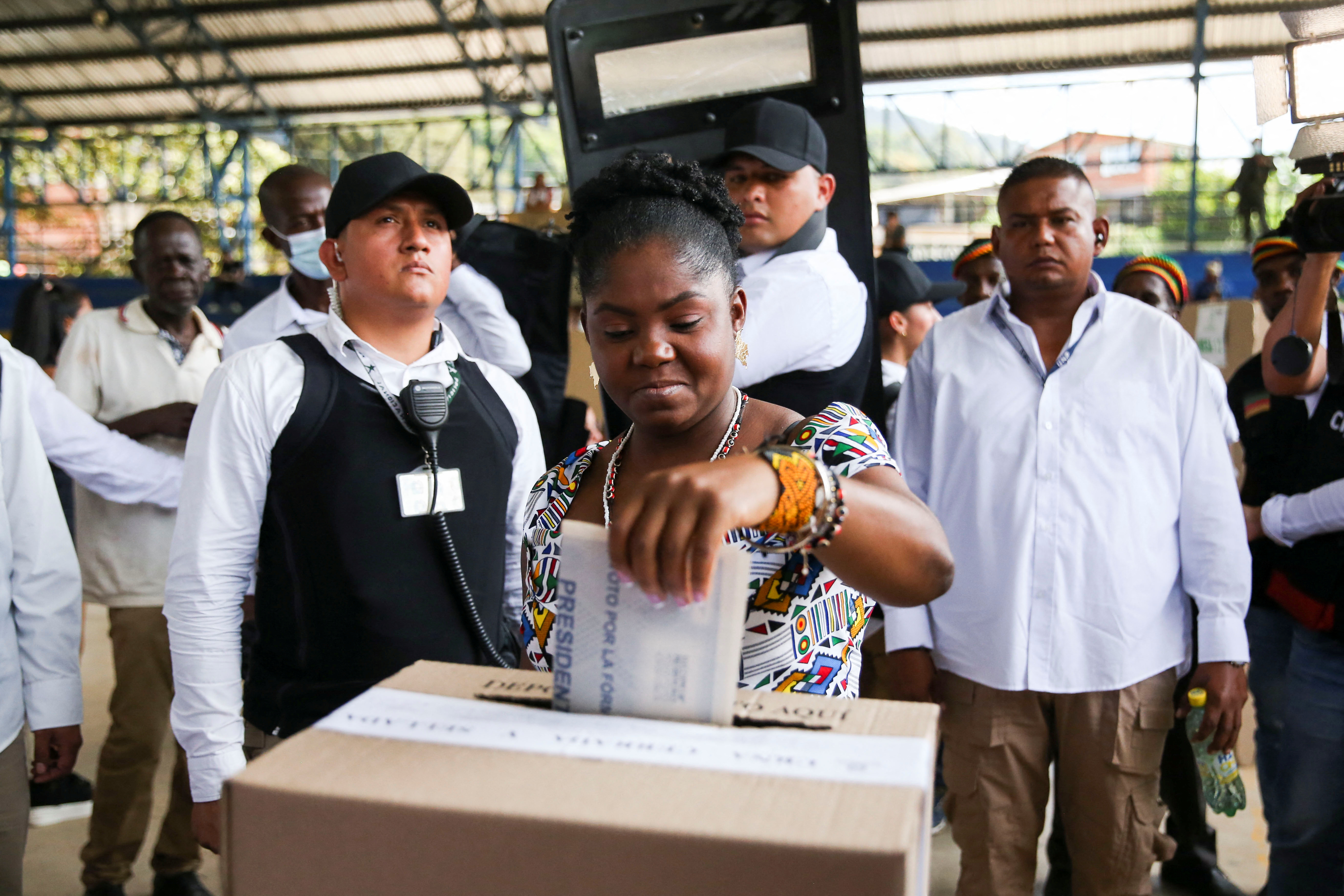 Colombian left-wing vice-presidential candidate Francia Marquez of the Historic Pact coalition casts her vote at a polling station during the first round of the presidential election in Suarez, Colombia May 29, 2022. REUTERS/Luisa Gonzalez