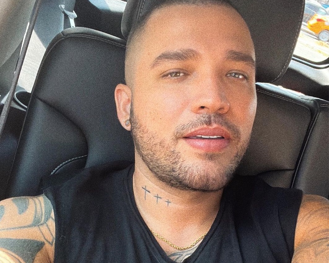 Jessi Uribe se le olvida  una canción  en pleno concierto,