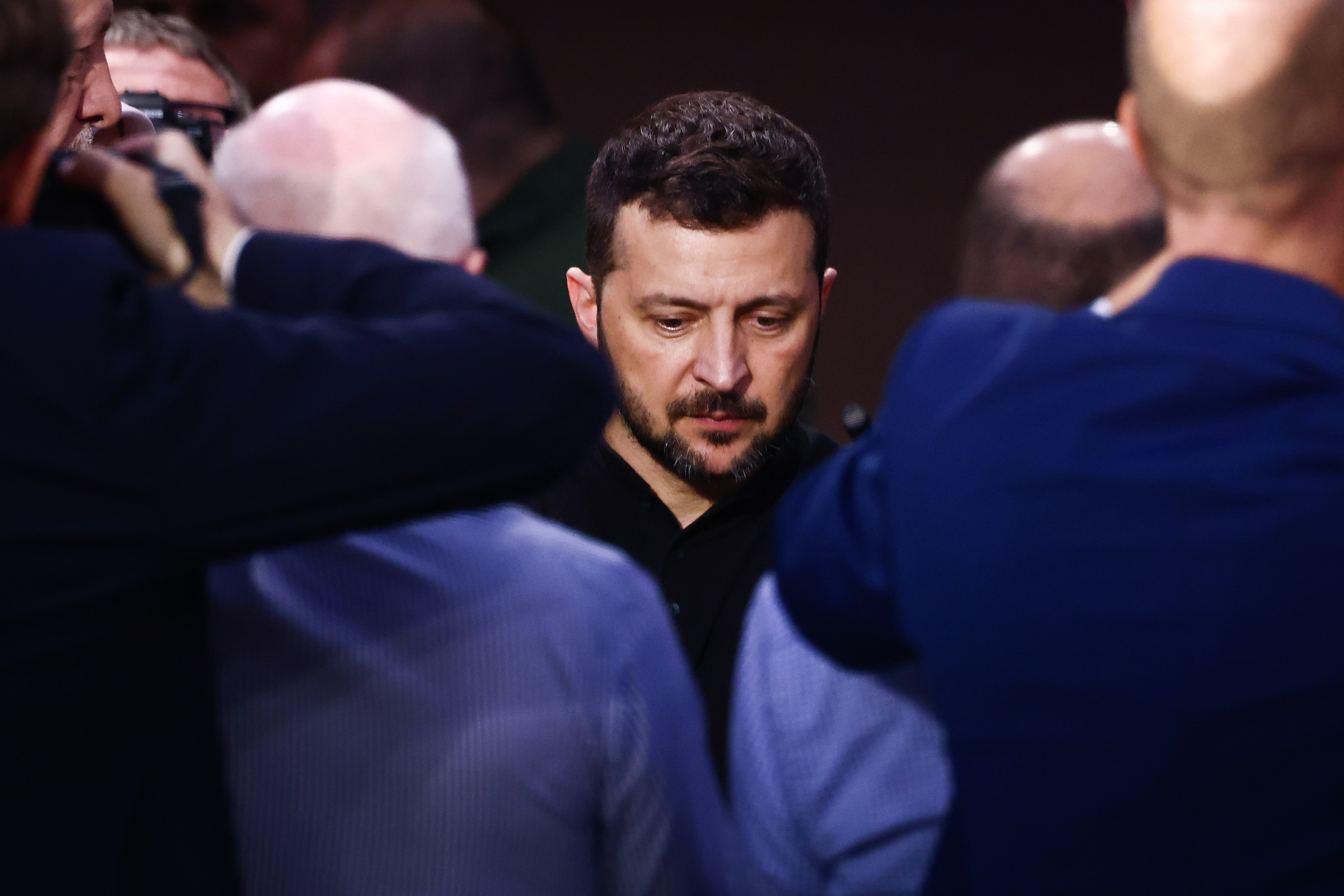 El presidente ucraniano Volodymyr Zelensky asiste a la reunión del Consejo OTAN-Ucrania durante la 75ª Cumbre de la OTAN en el Centro de Convenciones Walter E. Washington en Washington, DC, el 11 de julio de 2024.