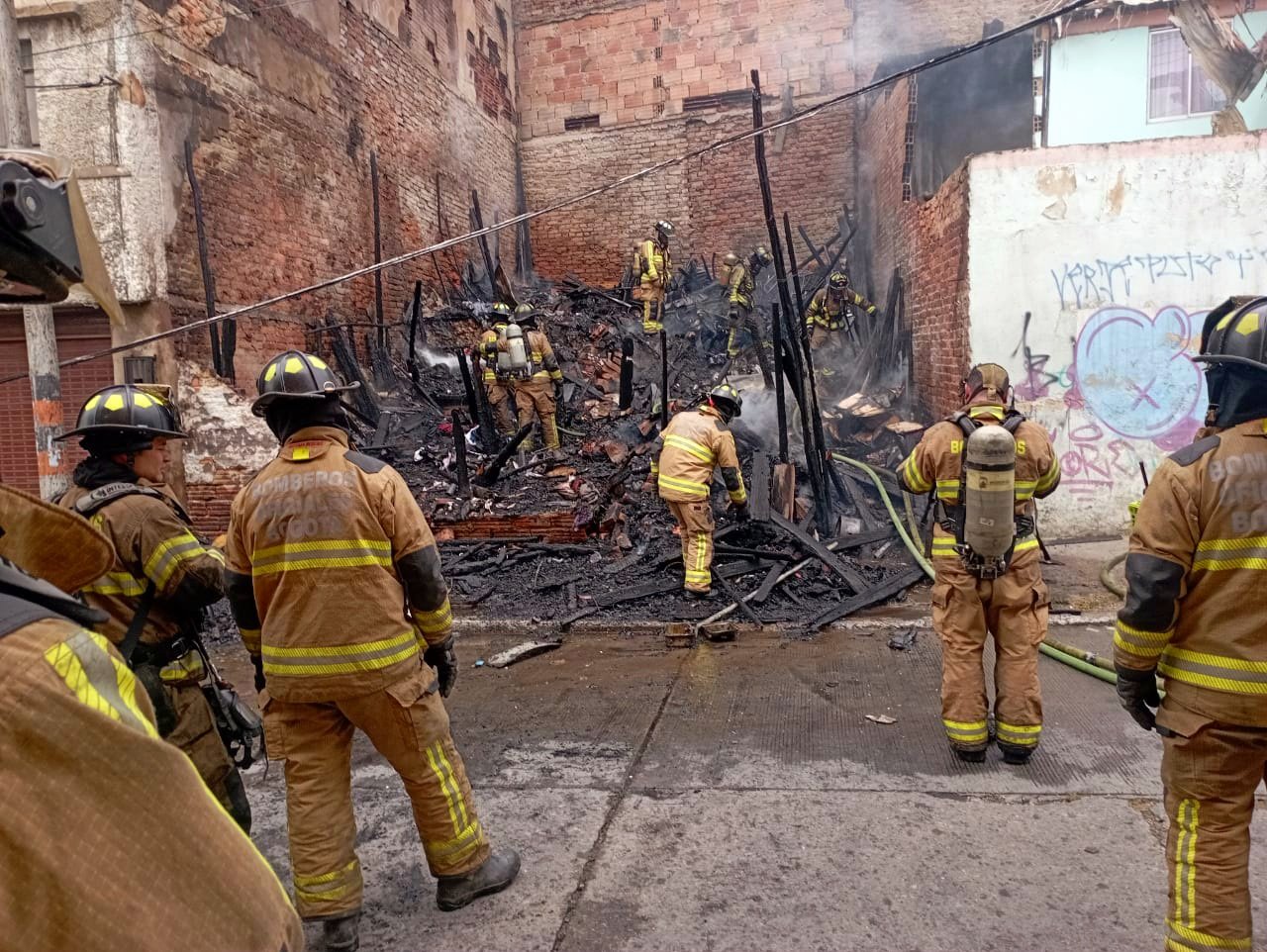 Voraz incendio en San Cristóbal, Bogotá, deja un muerto; ¿qué fue lo que  pasó?