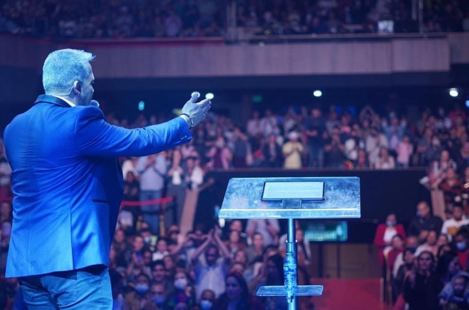 Suele agotar boletería en los principales teatros del mundo, con la puesta en escena en la que cuenta su historia de vida,