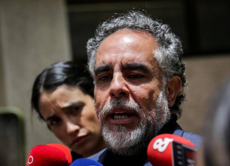 El exjefe de debate del Pacto Histórico deberá explicar presuntos manejos irregulares en la financiación de la campaña presidencial.