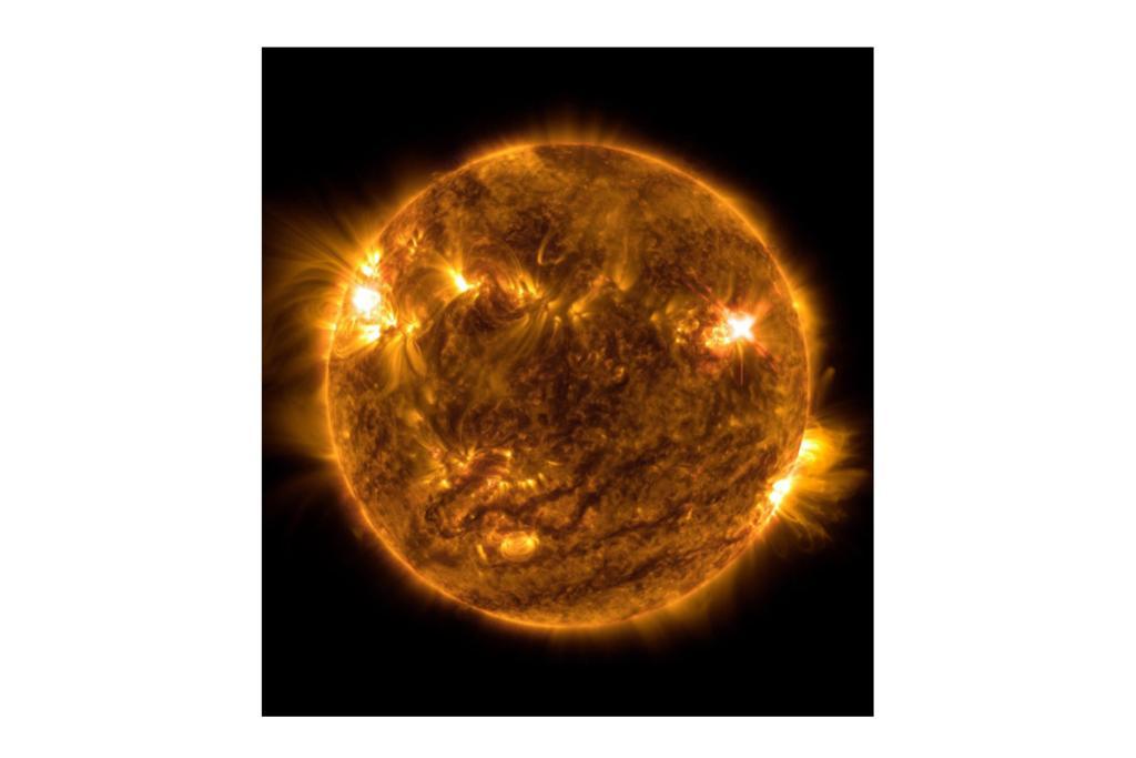Imagen de la llamarada solar del 2 de octubre de 2022, apreciable en la esquina superior derecha - NASA/SDO