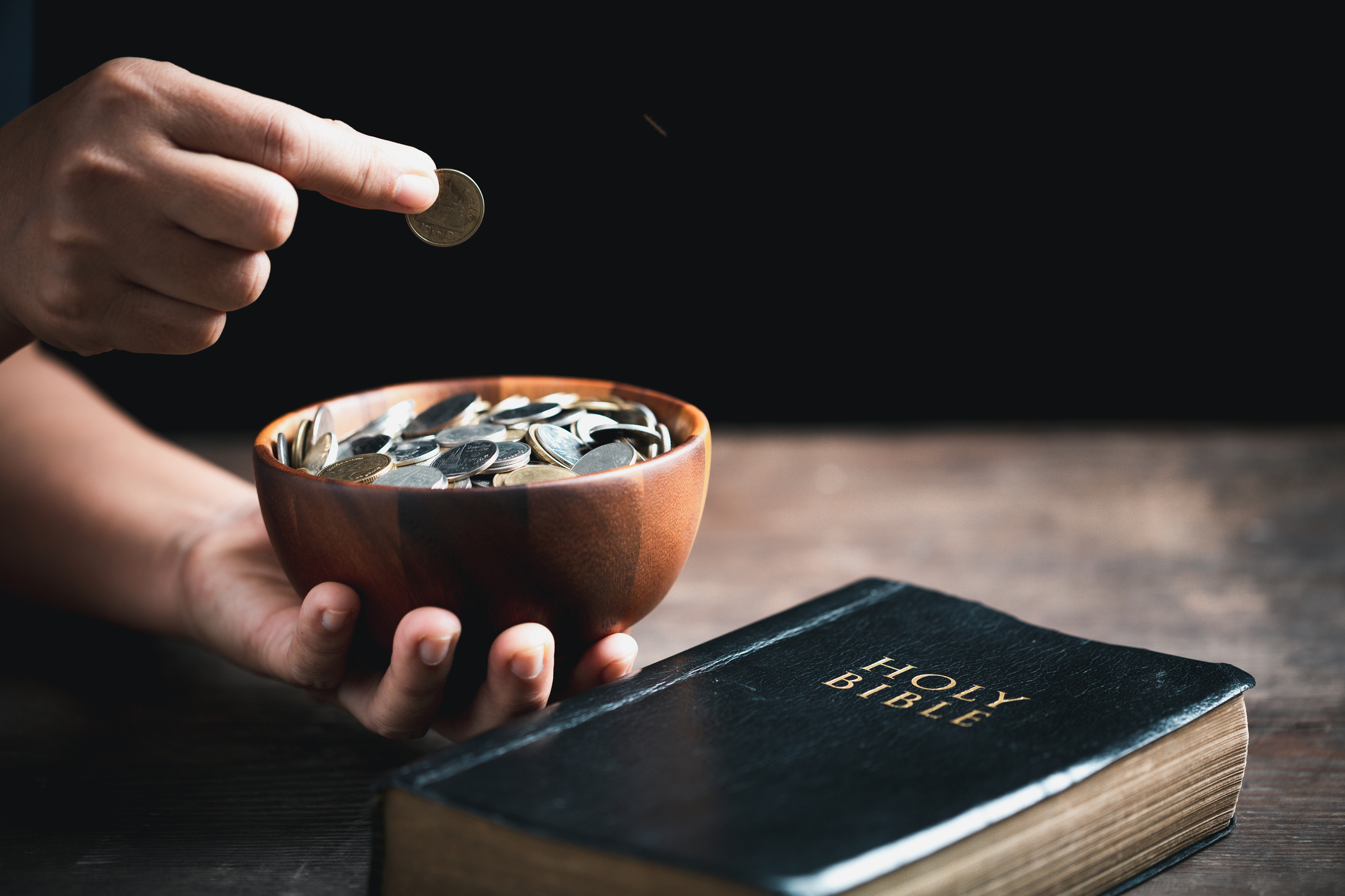 La oración es una poderosa herramienta para atraer el dinero que permita pagar las deudas.