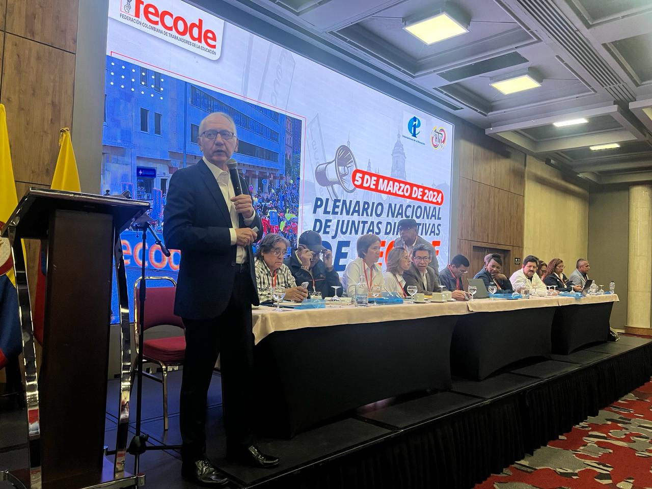 El ministro de Salud, Guillermo Alfonso Jaramillo, le presentó propuesta de nuevo modelo de salud para los maestros a Fecode.