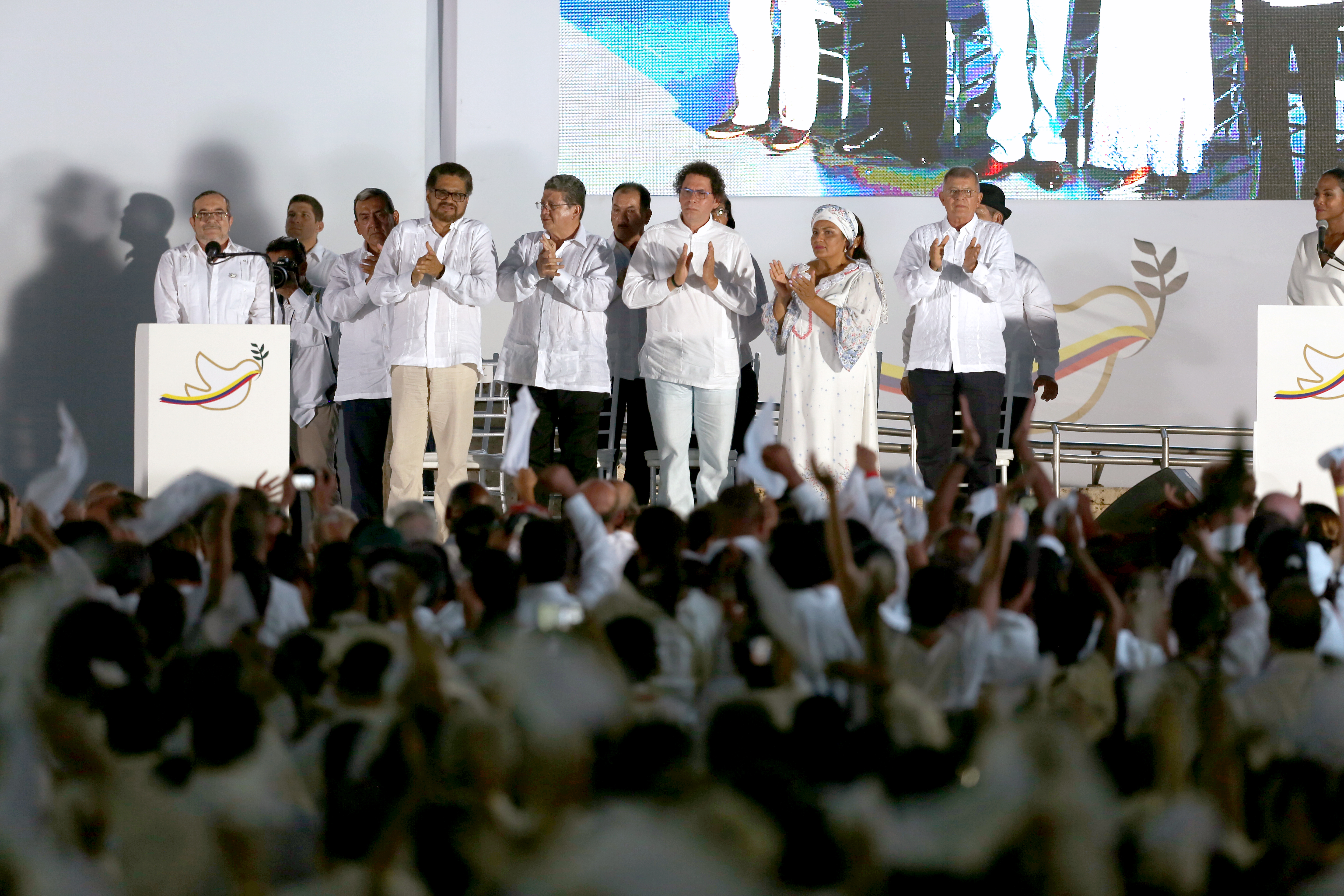 General Oscar NaranjoGeneral r Jorge Enrique MoraMaria Angela HolginSerjio JaramilloHumberto de la CalleNicolas MaduroMichelle BacheletRafael CorreaBan Ki MoonJuan Manuel SantosRaul CastroRodrigo Londoño TimochenkoIvan MarquezPablo CatatumboPastor AlapeVictoria SandinoRicardo Téllez Rodrigo GrandaCeremonia de la firma del acuerdo de Paz entre el gobierno y las FarcCartagena 26 Septiembre 2016Foto Daniel Reina RomeroRevista Semana