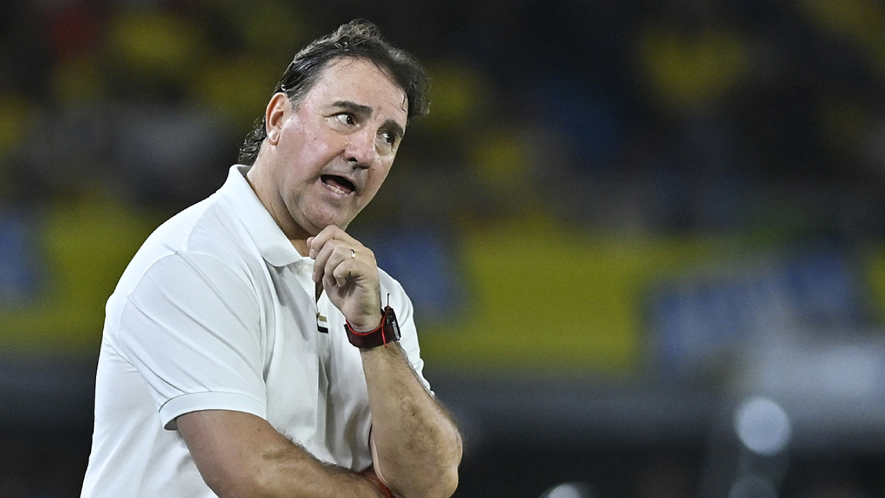 Néstor Lorenzo habría detenido sus cambios por reclamos de un jugador