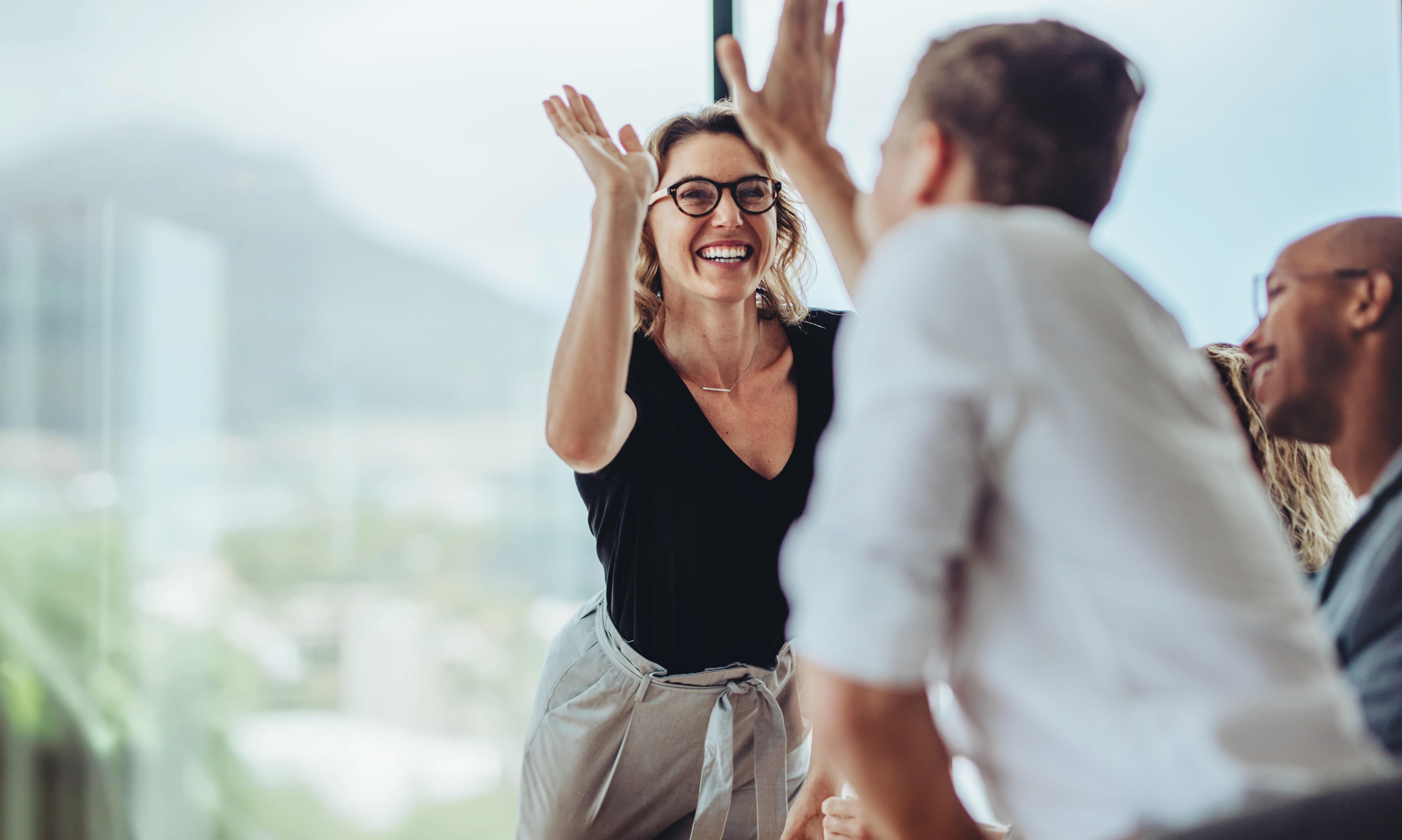 De acuerdo con el Informe Global de Brecha de Género 2023 del Foro Económico Mundial (WEF), las mujeres podrían alcanzar la igualdad frente a los hombres en 131 años.