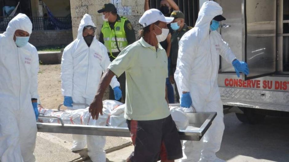 El hombre fue identificado como Chenkaouit Mohamed Amed, de 36 años. Los homicidas quedaron grabados en una cámara de seguridad del sector.