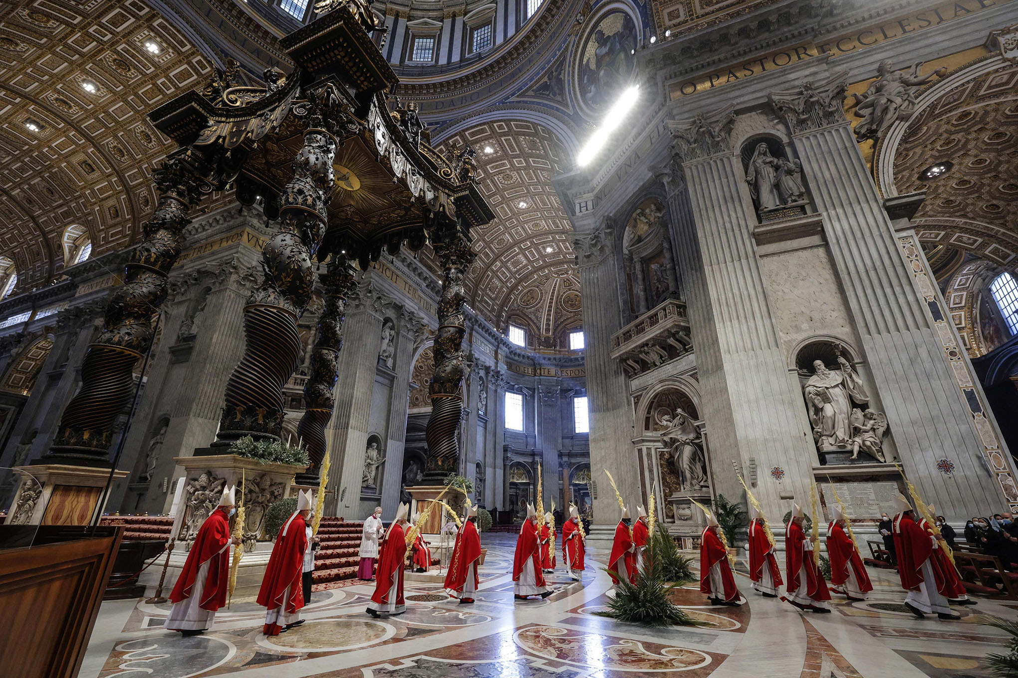 Cardenales y funcionarios del Vaticano no podrán aceptar regalos de más de  40 euros tras orden del papa