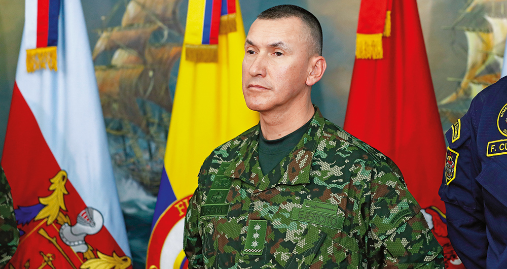general Luis ospina Comandante del Ejército