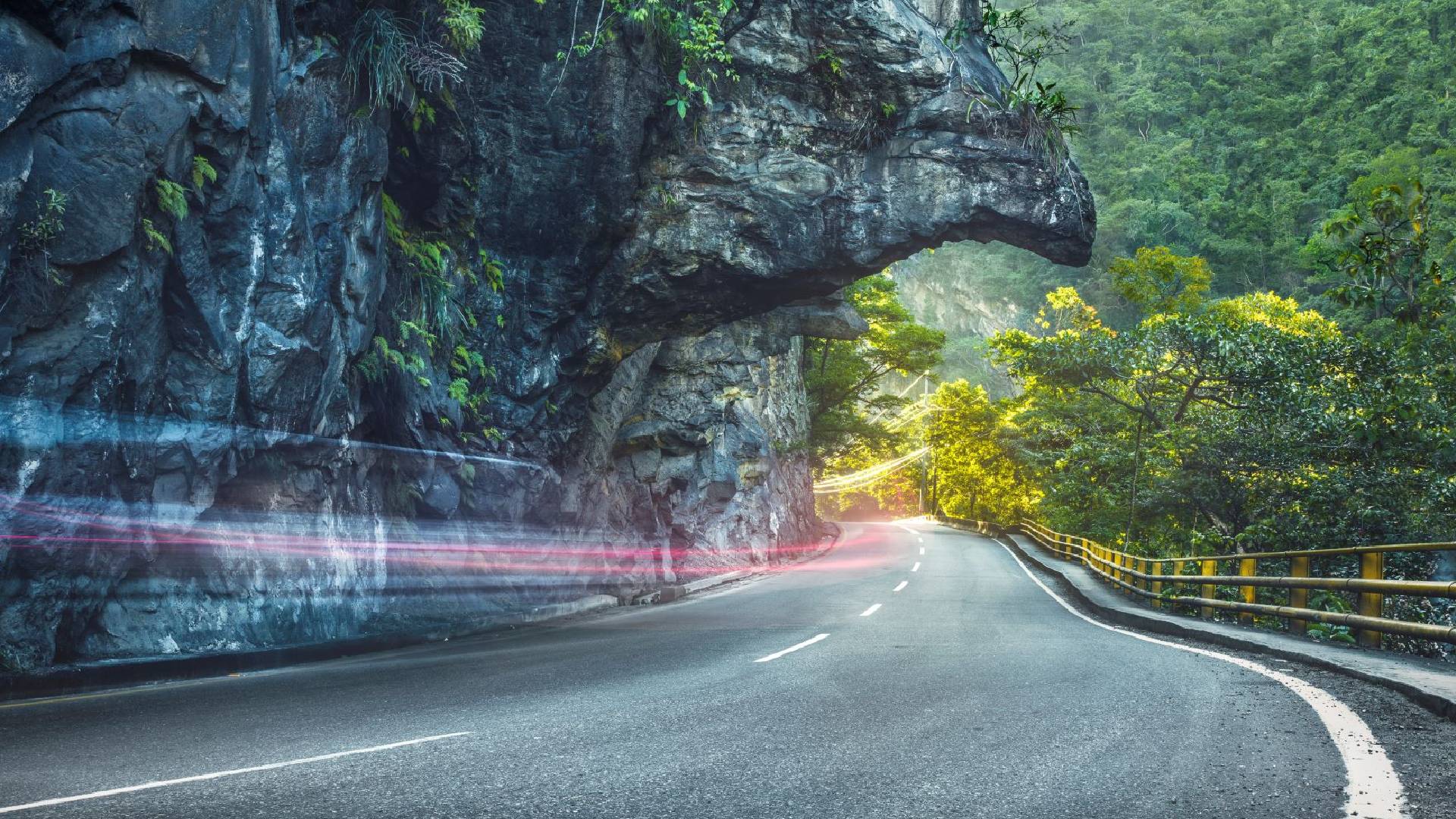 La Concesión Vía 40 Express está adelantando una rehabilitación de la doble calzada y una ampliación a un tercer carril.